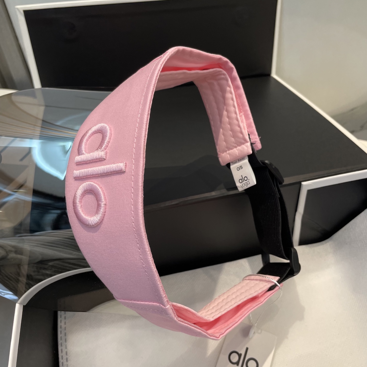   爆款🔥Alo新款镜片空顶帽
定制超薄纯棉面料，简约时尚更透气，超火爆
现货秒发