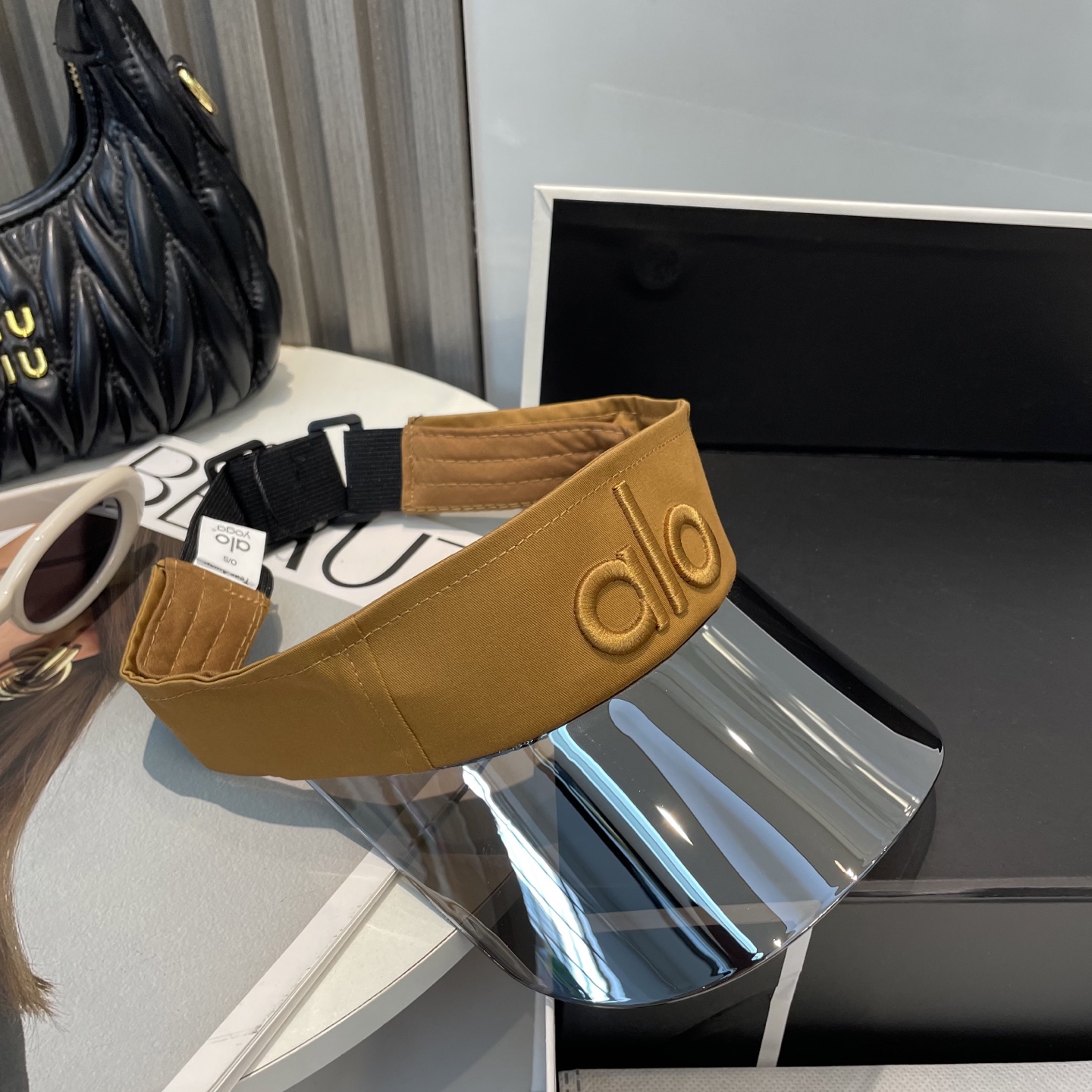 爆款🔥Alo新款镜片空顶帽
定制超薄纯棉面料,简约时尚更透气,超火爆
现货秒发