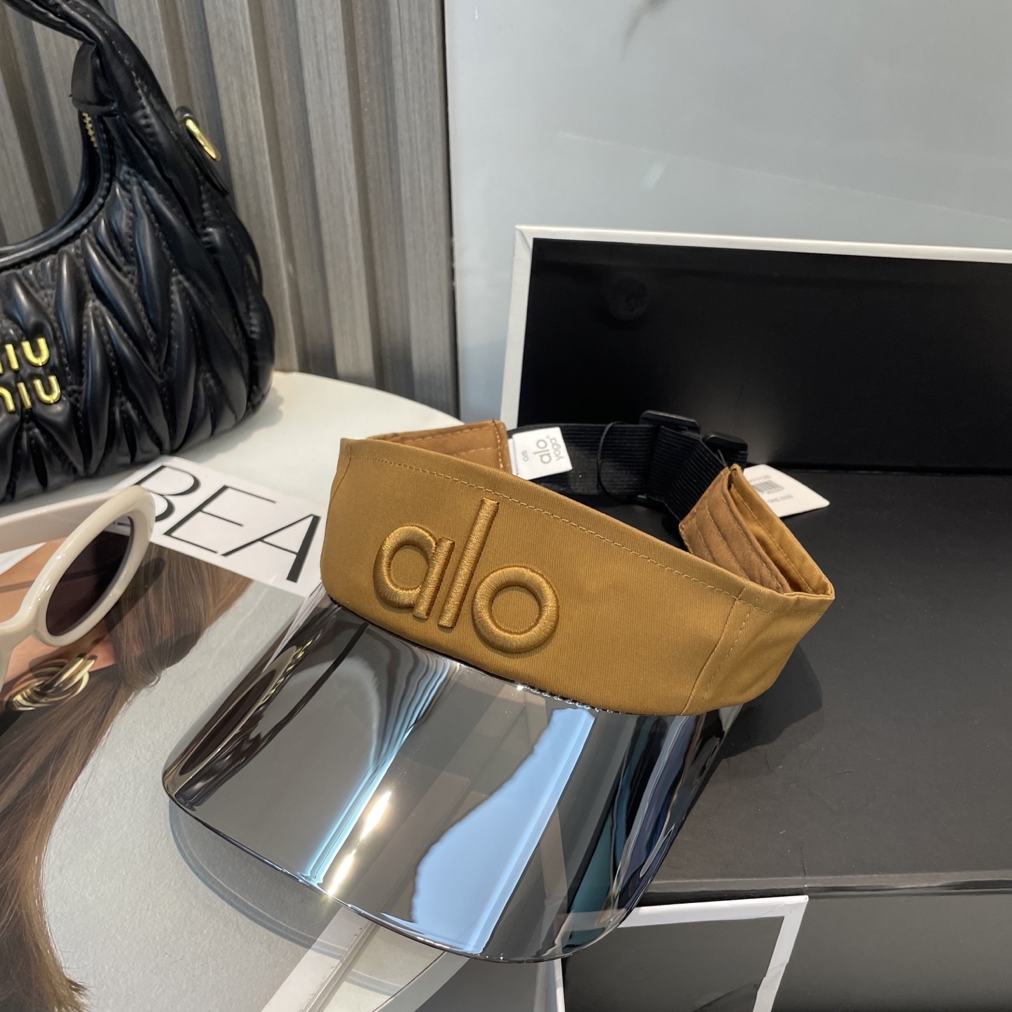 爆款🔥Alo新款镜片空顶帽
定制超薄纯棉面料,简约时尚更透气,超火爆
现货秒发