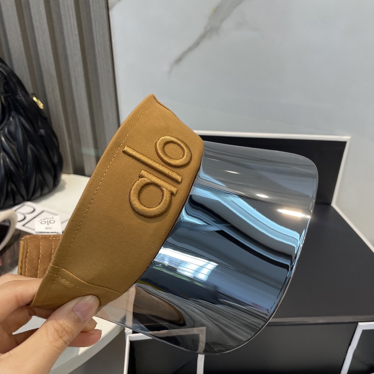 爆款🔥Alo新款镜片空顶帽
定制超薄纯棉面料,简约时尚更透气,超火爆
现货秒发