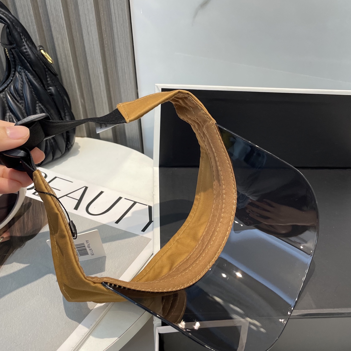 爆款🔥Alo新款镜片空顶帽
定制超薄纯棉面料,简约时尚更透气,超火爆
现货秒发