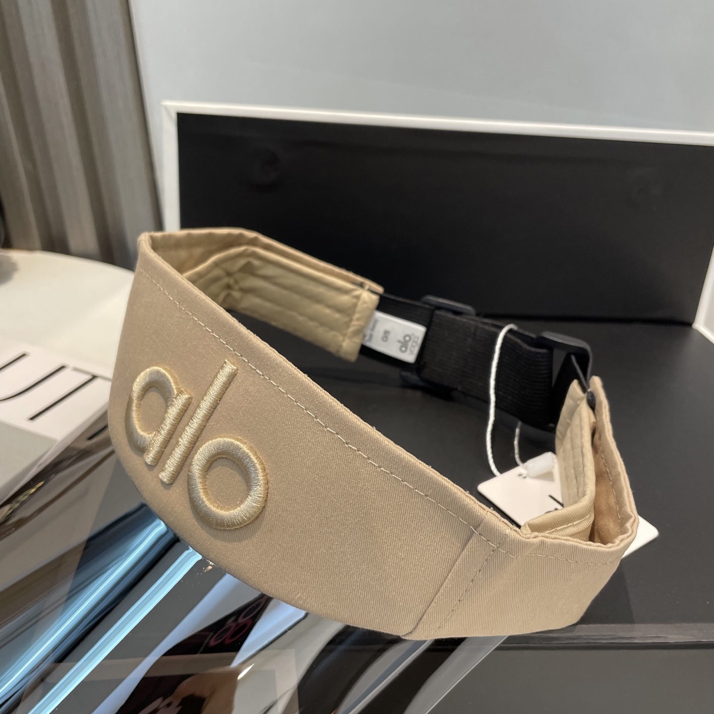   爆款🔥Alo新款镜片空顶帽
定制超薄纯棉面料，简约时尚更透气，超火爆
现货秒发