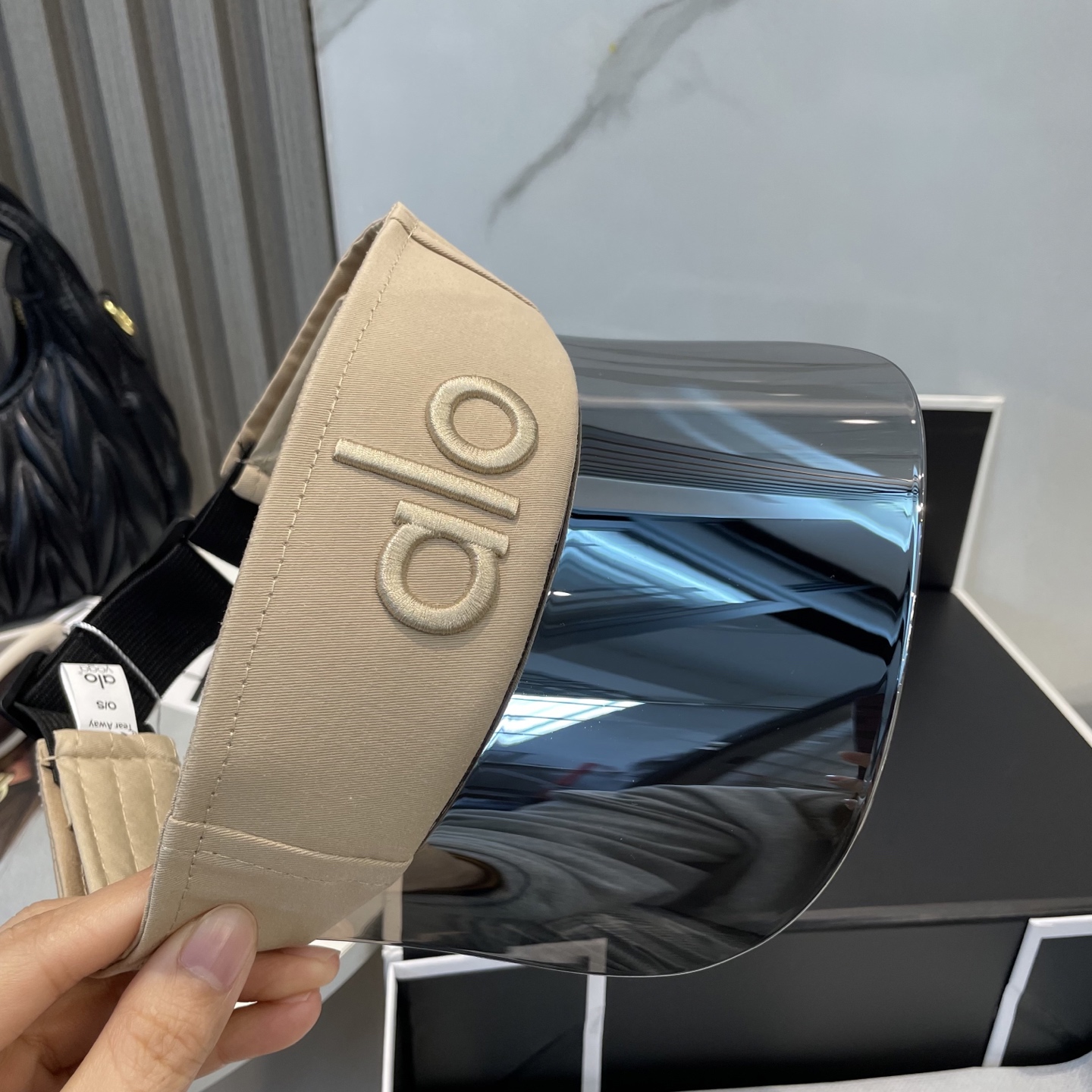   爆款🔥Alo新款镜片空顶帽
定制超薄纯棉面料，简约时尚更透气，超火爆
现货秒发