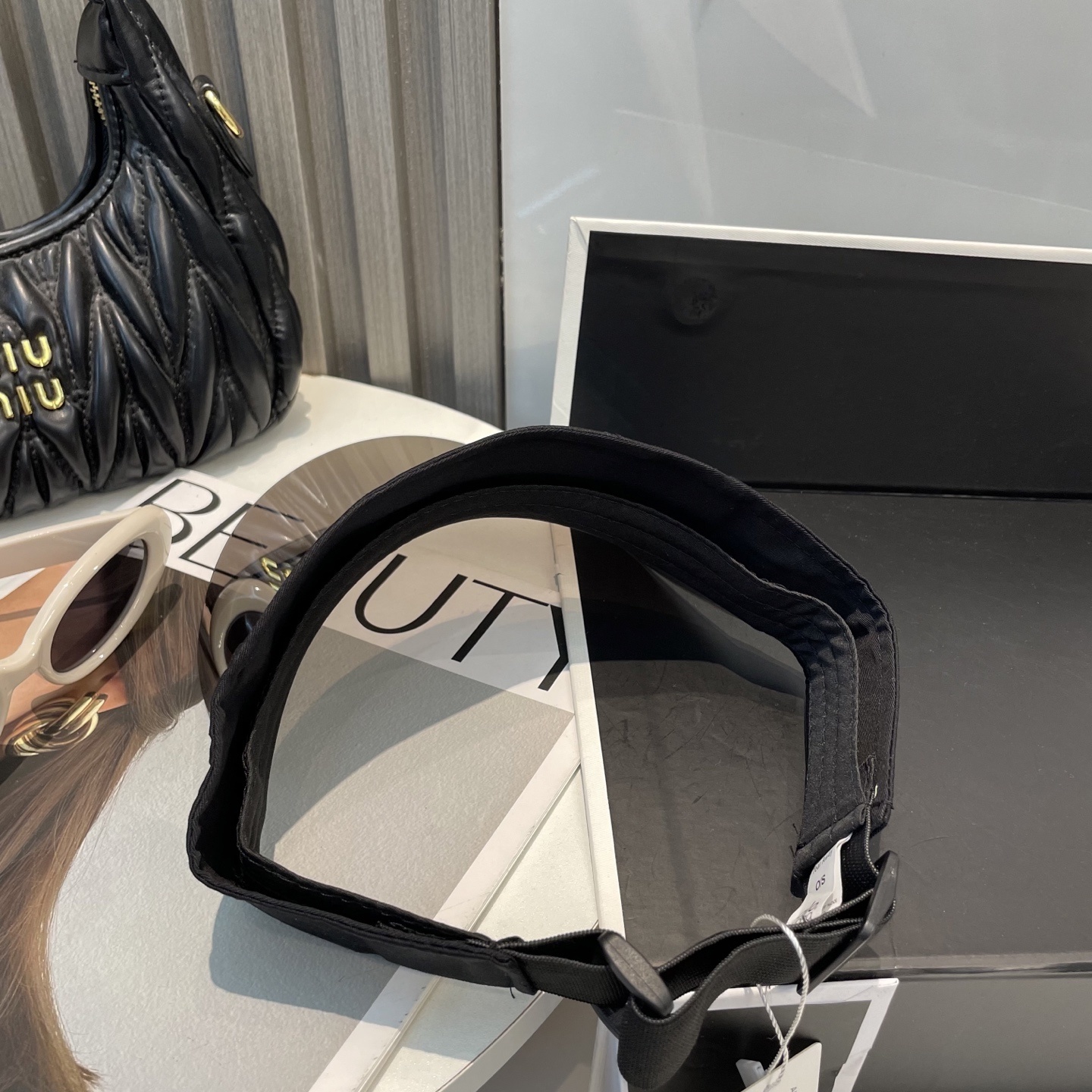 爆款🔥Alo新款镜片空顶帽
定制超薄纯棉面料,简约时尚更透气,超火爆
现货秒发