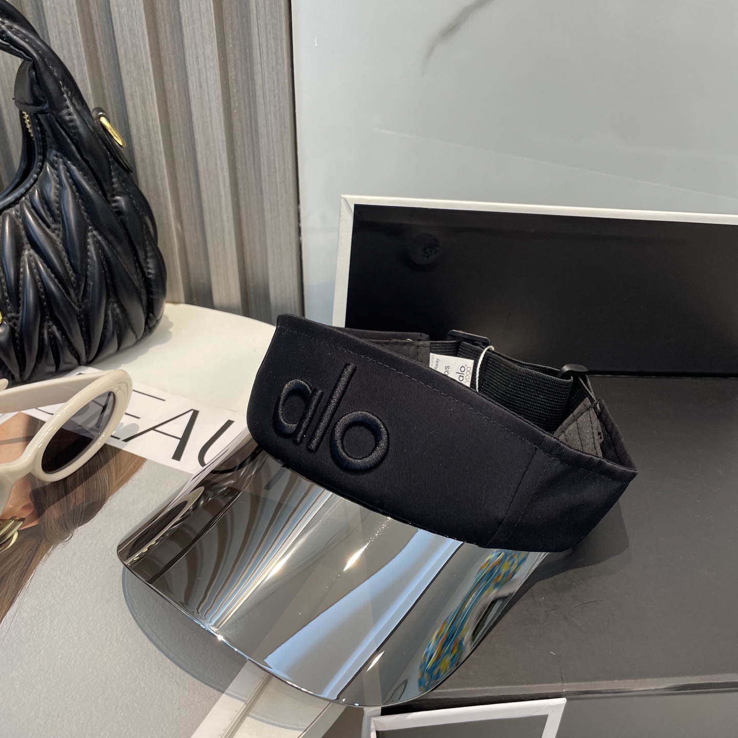 爆款🔥Alo新款镜片空顶帽
定制超薄纯棉面料,简约时尚更透气,超火爆
现货秒发