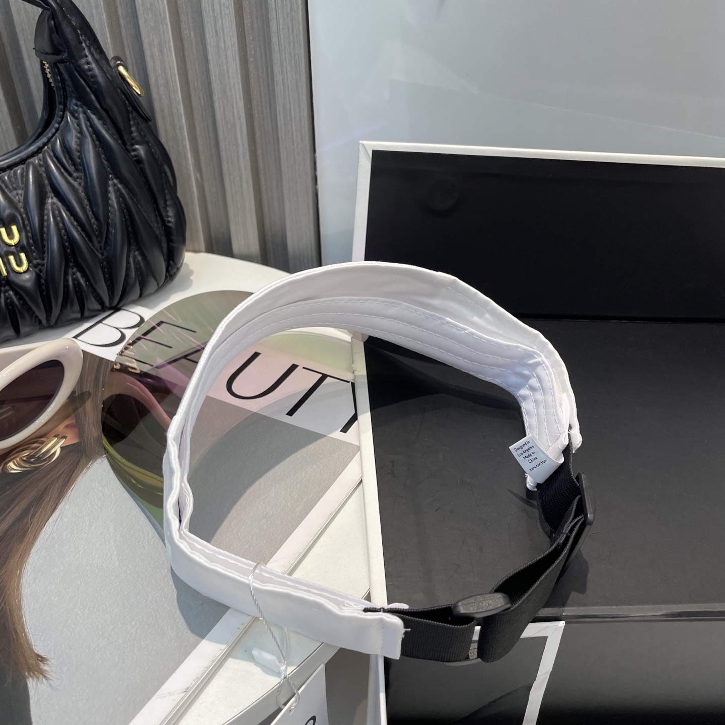 爆款🔥Alo新款镜片空顶帽
定制超薄纯棉面料,简约时尚更透气,超火爆
现货秒发