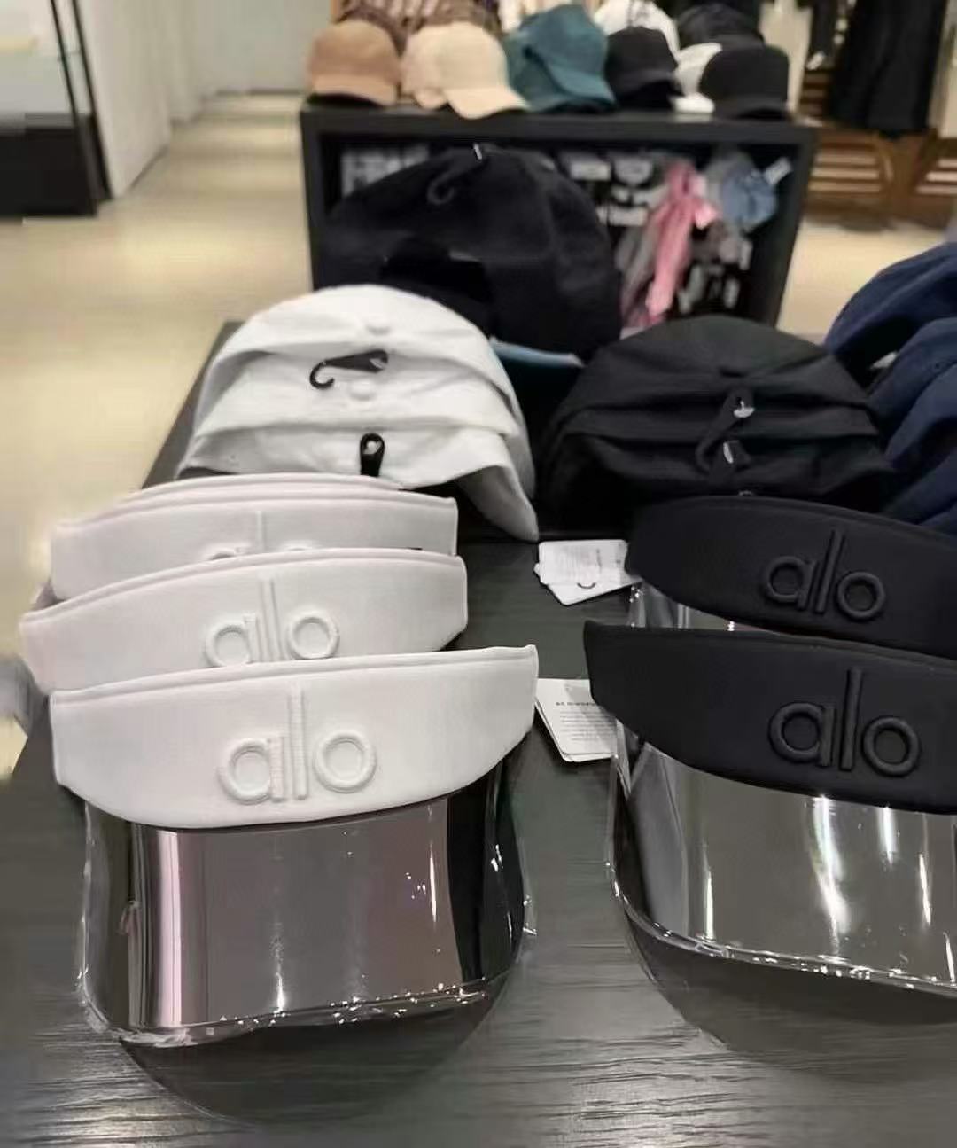 爆款🔥Alo新款镜片空顶帽
定制超薄纯棉面料,简约时尚更透气,超火爆
现货秒发