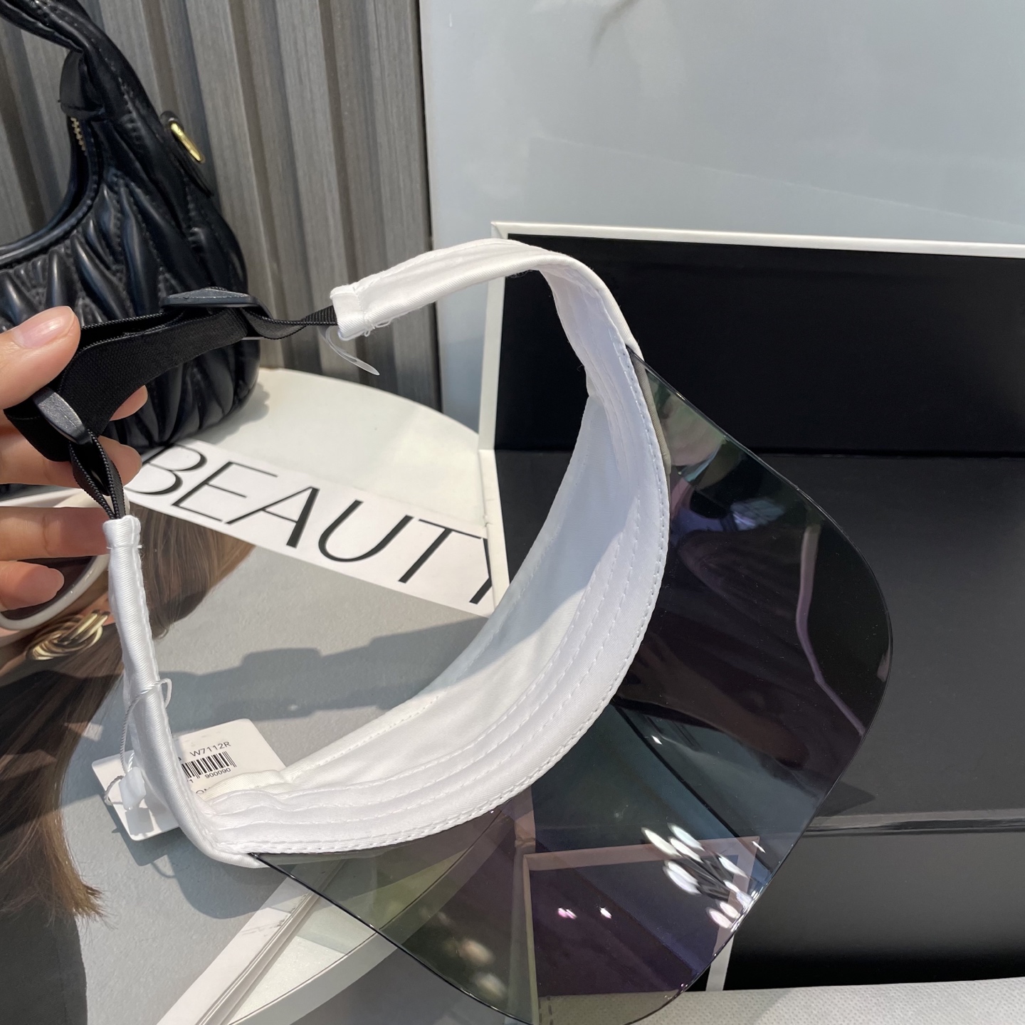 爆款🔥Alo新款镜片空顶帽
定制超薄纯棉面料,简约时尚更透气,超火爆
现货秒发