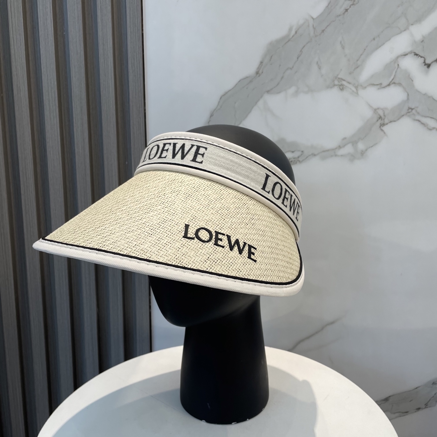 NO:230590,Loewe LOEWE new empty top hat sun hat design, hat shape comes with fashionable casual and fashionable style, super versatile, huge defense!  Love too much hat straw hat fisherman hat baseball hat, hat, loewe, loewe, espadrilles, hats19860909罗意威LOEWE 新款空顶帽 遮阳帽 空顶设计,帽型自带时尚 休闲时尚风超级百搭,巨防嗮！太爱了帽子草帽渔夫帽棒球帽,帽子,loewe,loewe,espadrilles,hats,hat