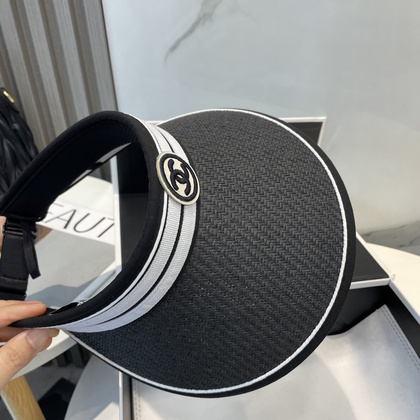    💛配防尘袋 【CHA香奈儿】2025新款独家款小香遮阳帽空顶帽，🔆遮阳百搭～休闲出街神器 巨防嗮！