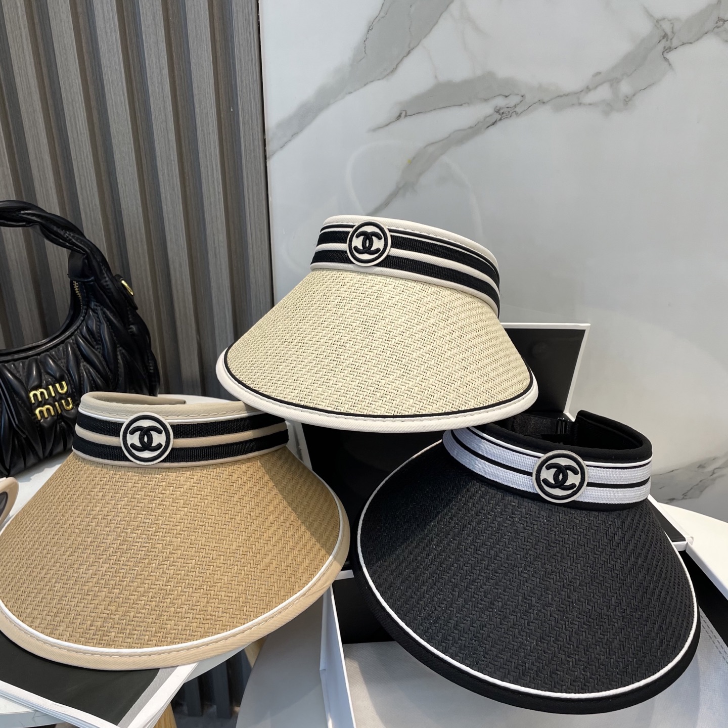    💛配防尘袋 【CHA香奈儿】2025新款独家款小香遮阳帽空顶帽，🔆遮阳百搭～休闲出街神器 巨防嗮！