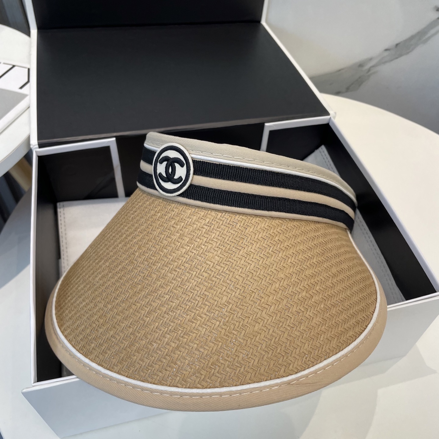    💛配防尘袋 【CHA香奈儿】2025新款独家款小香遮阳帽空顶帽，🔆遮阳百搭～休闲出街神器 巨防嗮！