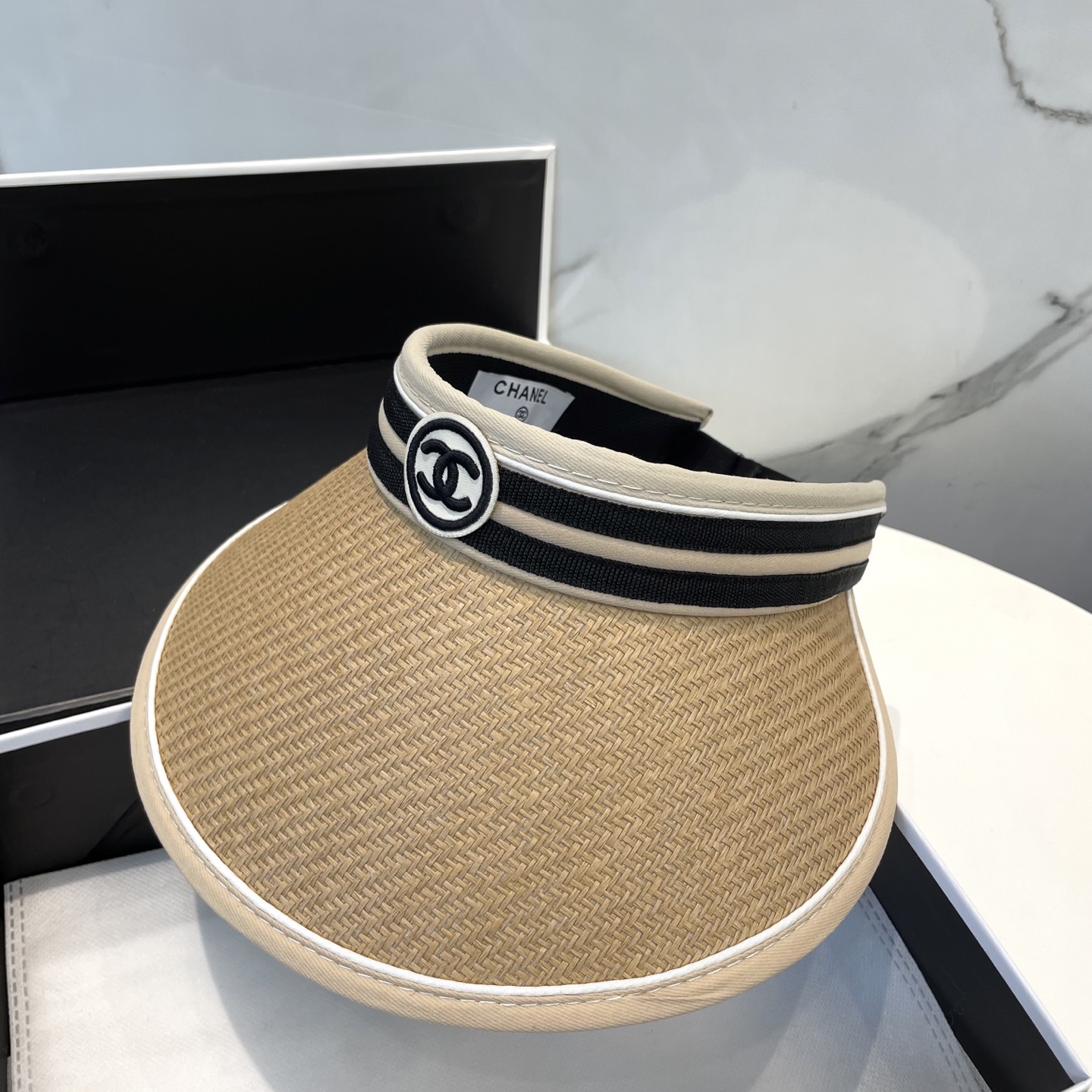    💛配防尘袋 【CHA香奈儿】2025新款独家款小香遮阳帽空顶帽，🔆遮阳百搭～休闲出街神器 巨防嗮！