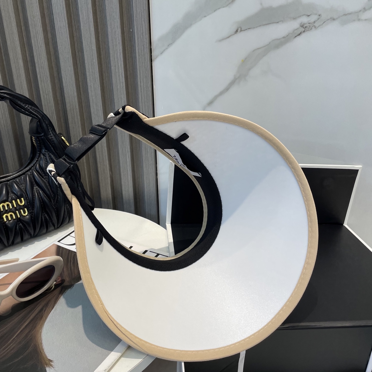    💛配防尘袋 【CHA香奈儿】2025新款独家款小香遮阳帽空顶帽，🔆遮阳百搭～休闲出街神器 巨防嗮！