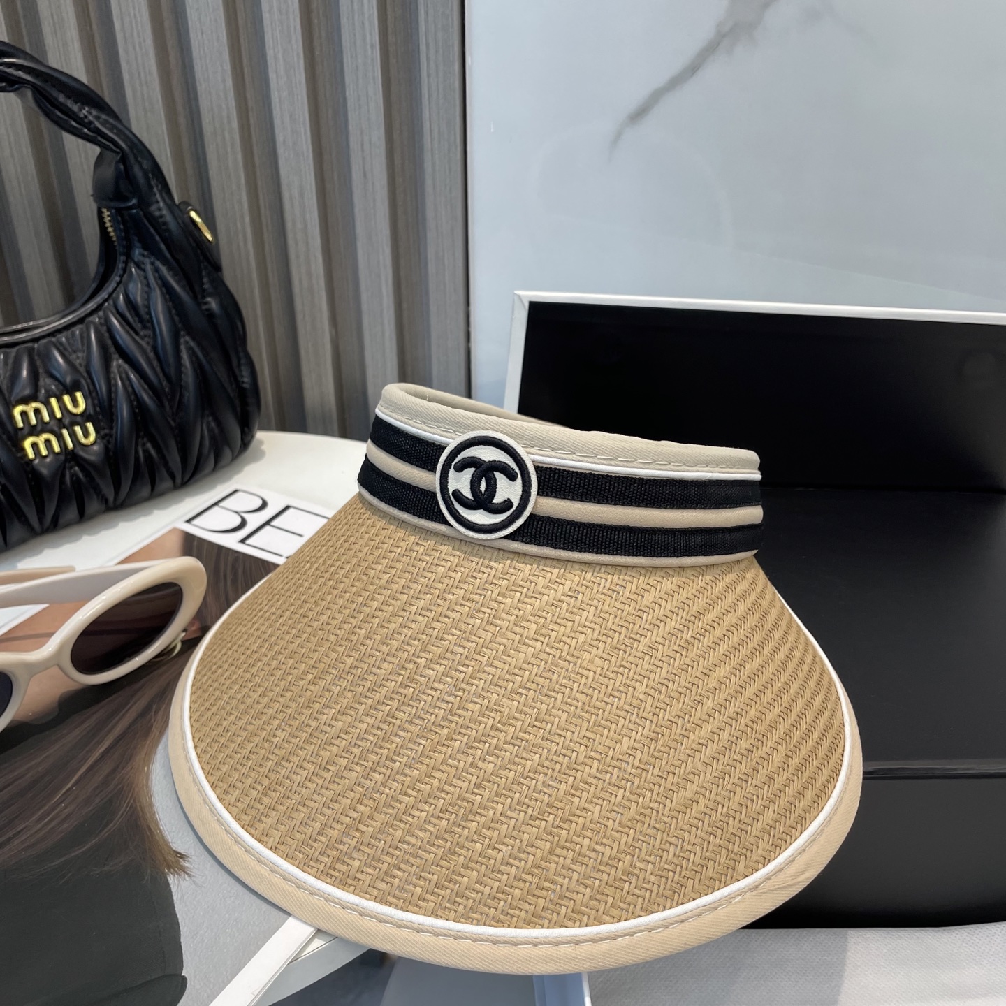    💛配防尘袋 【CHA香奈儿】2025新款独家款小香遮阳帽空顶帽，🔆遮阳百搭～休闲出街神器 巨防嗮！