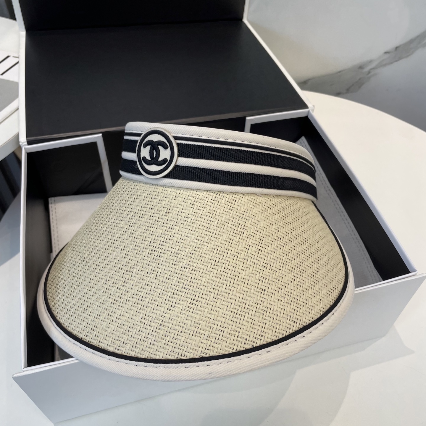    💛配防尘袋 【CHA香奈儿】2025新款独家款小香遮阳帽空顶帽，🔆遮阳百搭～休闲出街神器 巨防嗮！