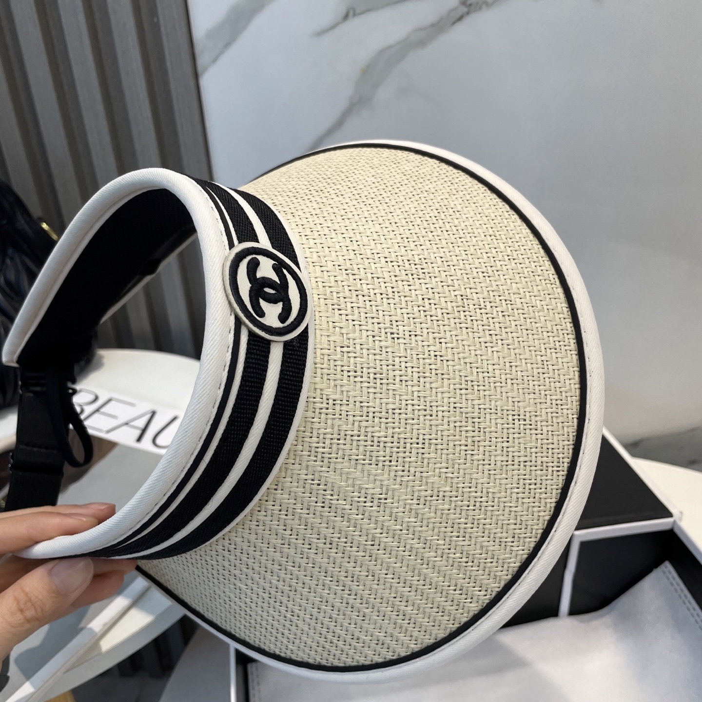    💛配防尘袋 【CHA香奈儿】2025新款独家款小香遮阳帽空顶帽，🔆遮阳百搭～休闲出街神器 巨防嗮！