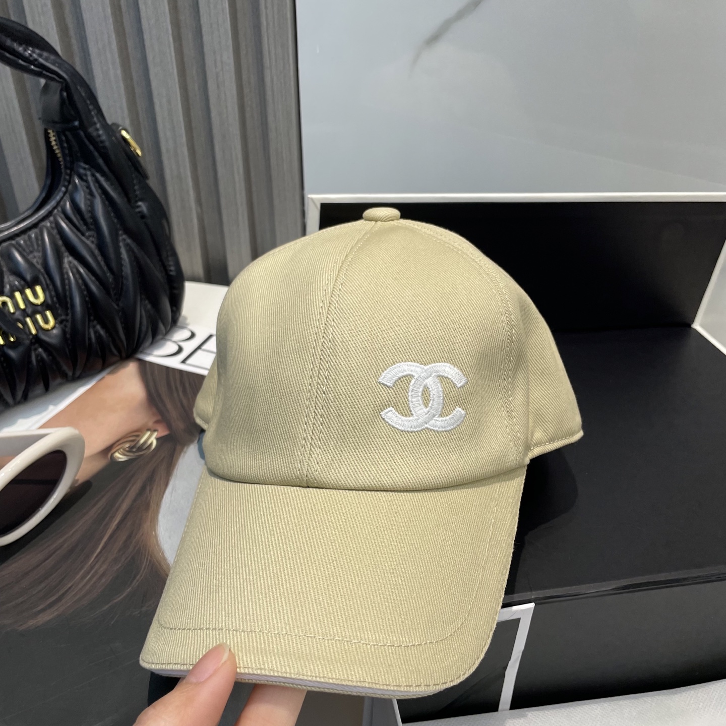 
Chanel（香奈儿）专柜新款原单刺绣棒球帽，11开模订制，立体刺绣，精致无暇！100%纯棉面料，原厂