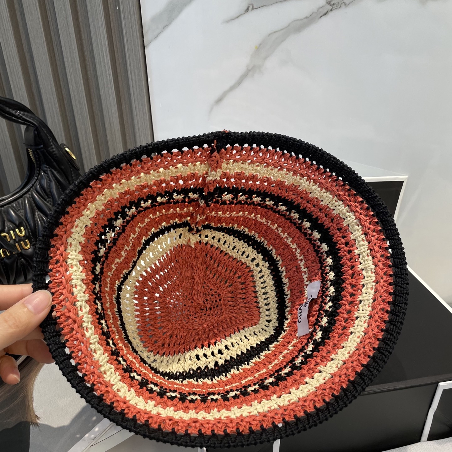 
香奈儿 CHANEL针织盆帽，防晒渔夫帽高密度制作，一顶超级有品位的针织帽了~出街首选！帽型超美腻颜色