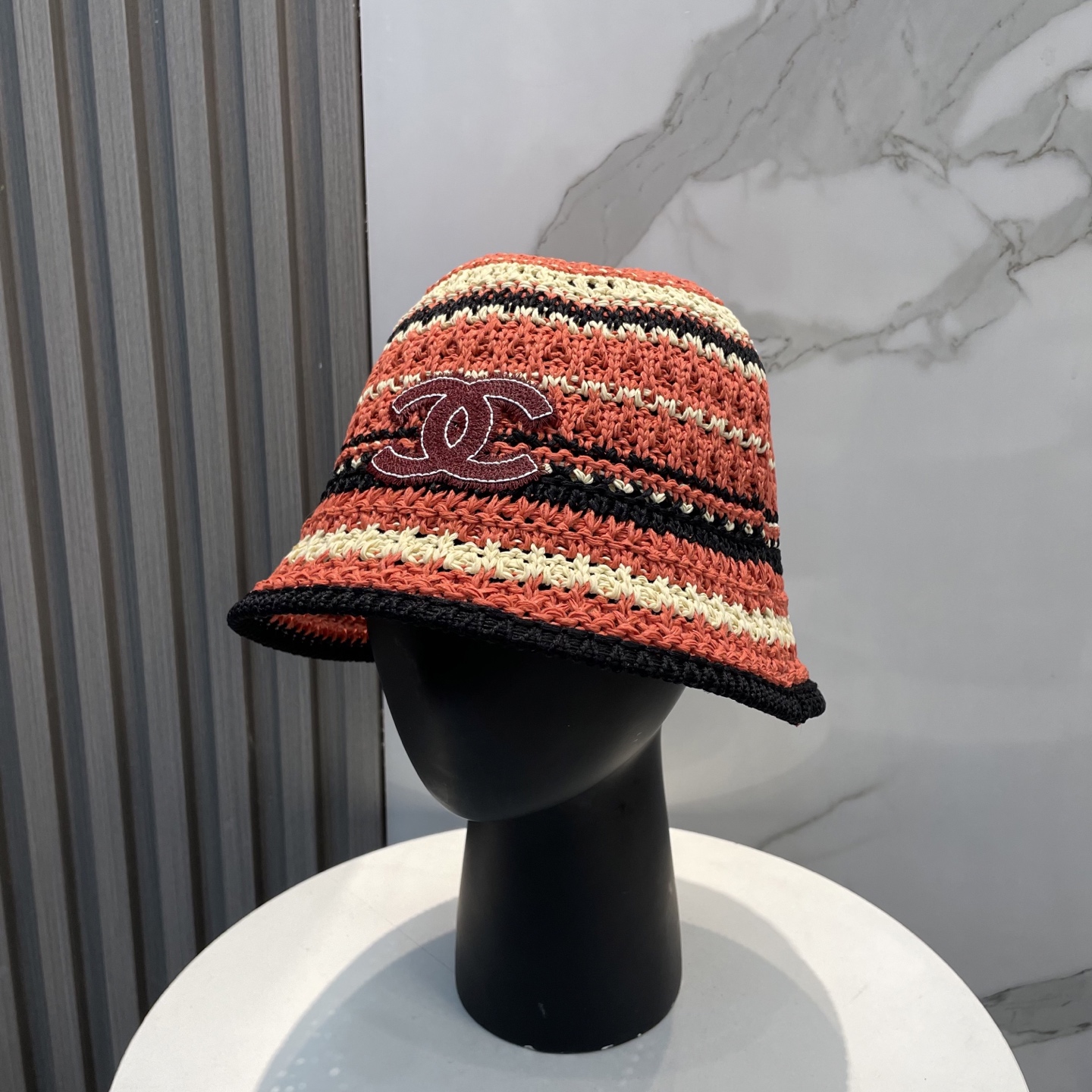 
香奈儿 CHANEL针织盆帽，防晒渔夫帽高密度制作，一顶超级有品位的针织帽了~出街首选！帽型超美腻颜色