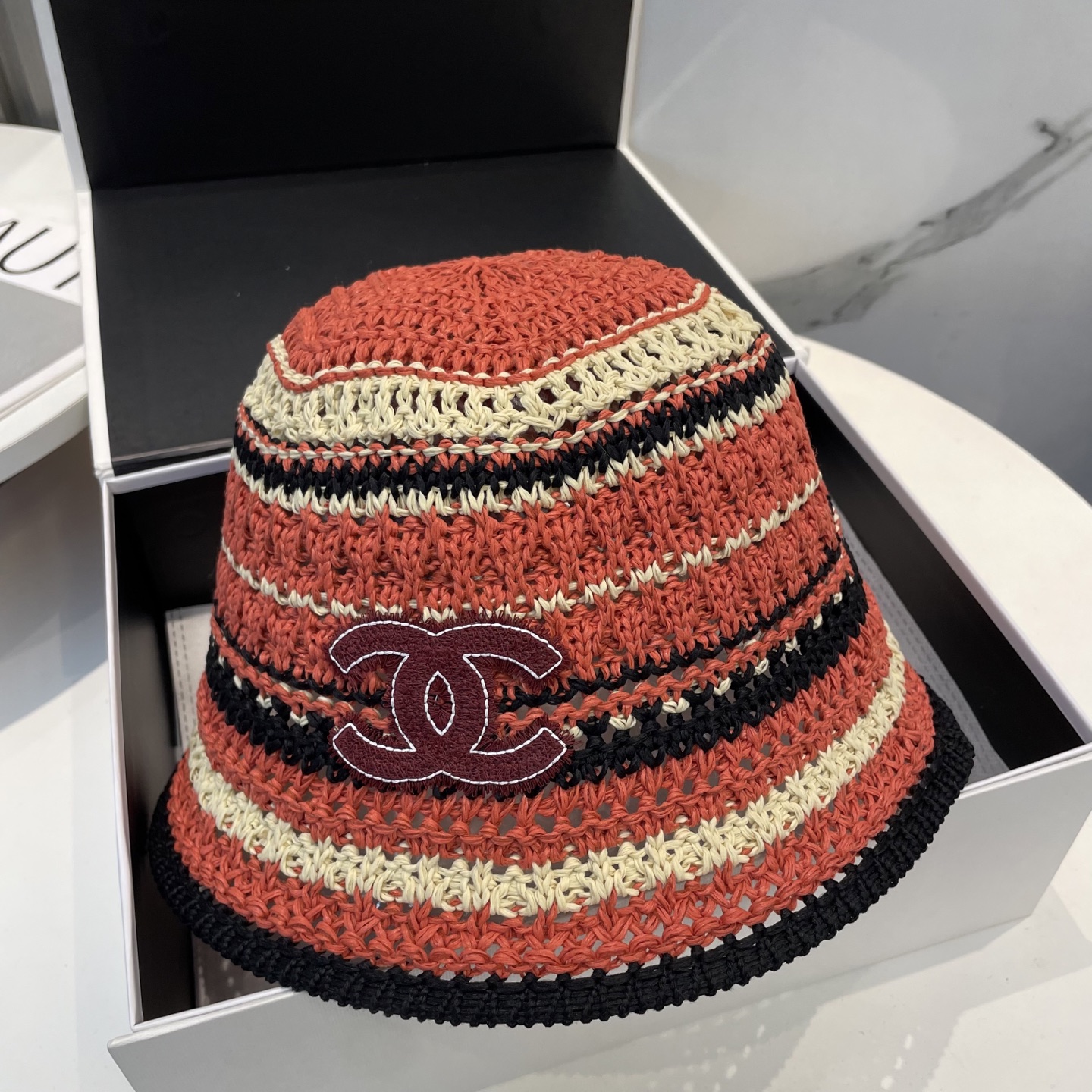 
香奈儿 CHANEL针织盆帽，防晒渔夫帽高密度制作，一顶超级有品位的针织帽了~出街首选！帽型超美腻颜色
