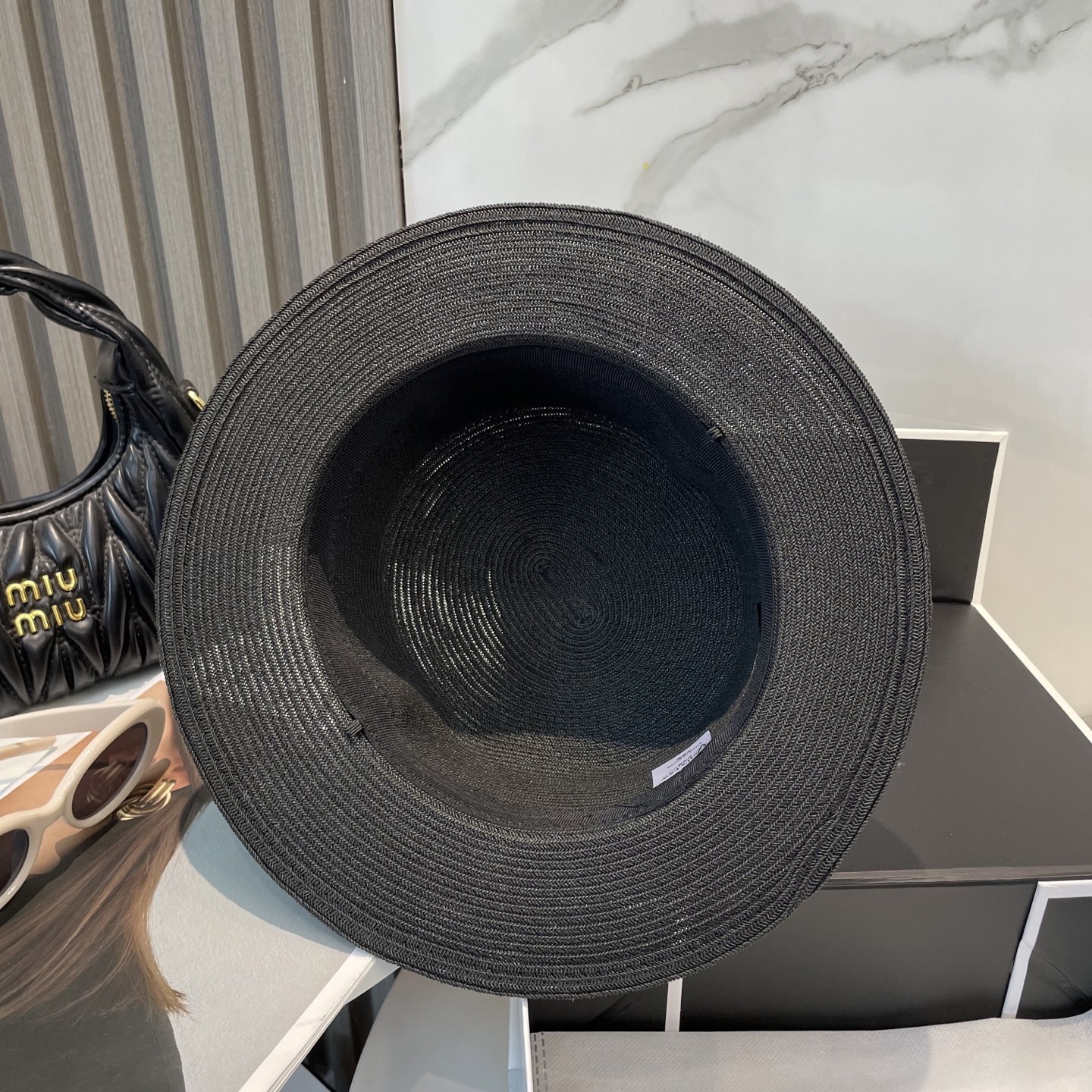 罗意威 LOEWE高端平顶草帽
百搭不挑脸型
平沿相对不遮挡视线 更加实用 日常和旅行都好戴 ins风 