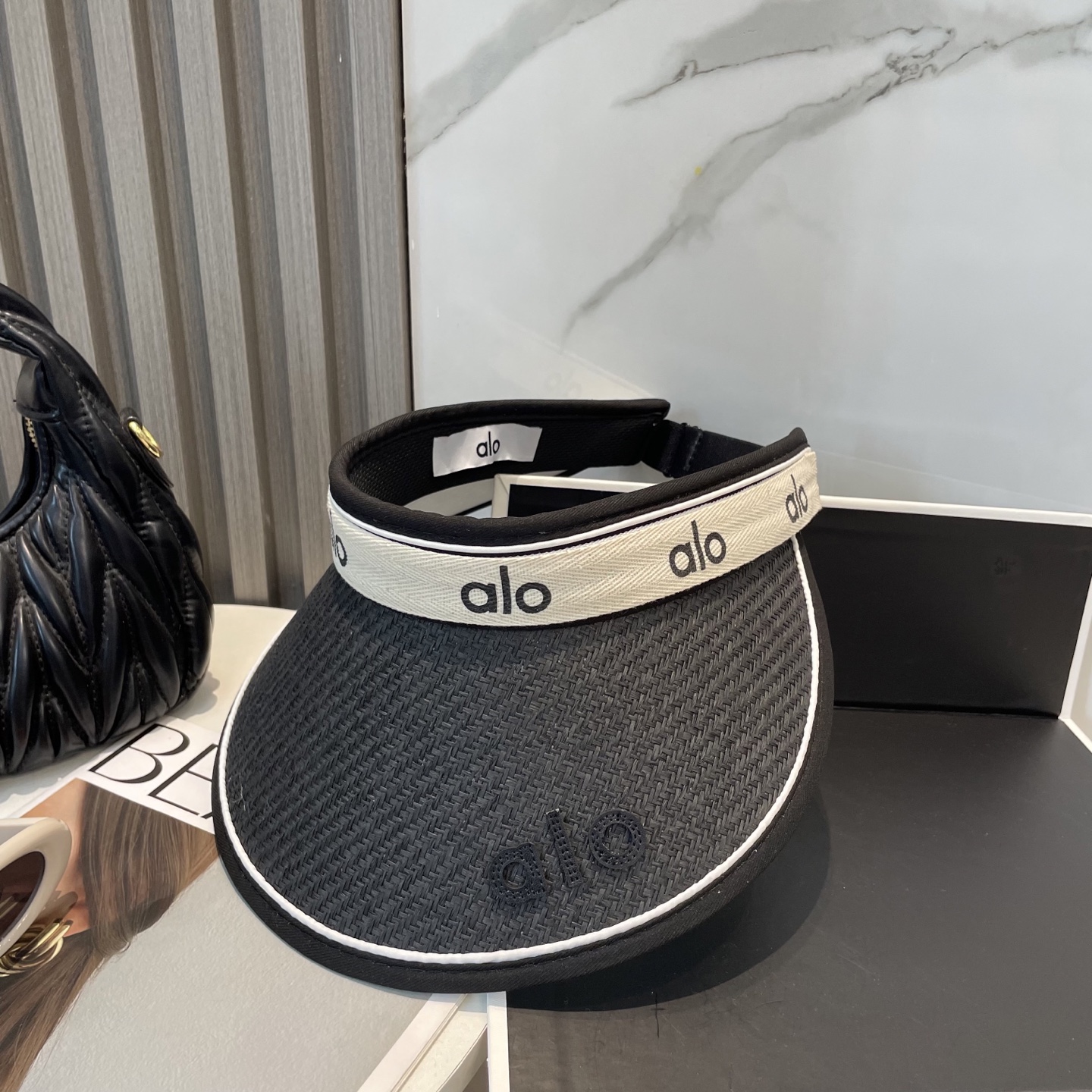  AIo新款空顶帽 遮阳帽🎩
空顶设计，帽型自带时尚✨
休闲时尚风超级百搭，巨防嗮！太爱了💕