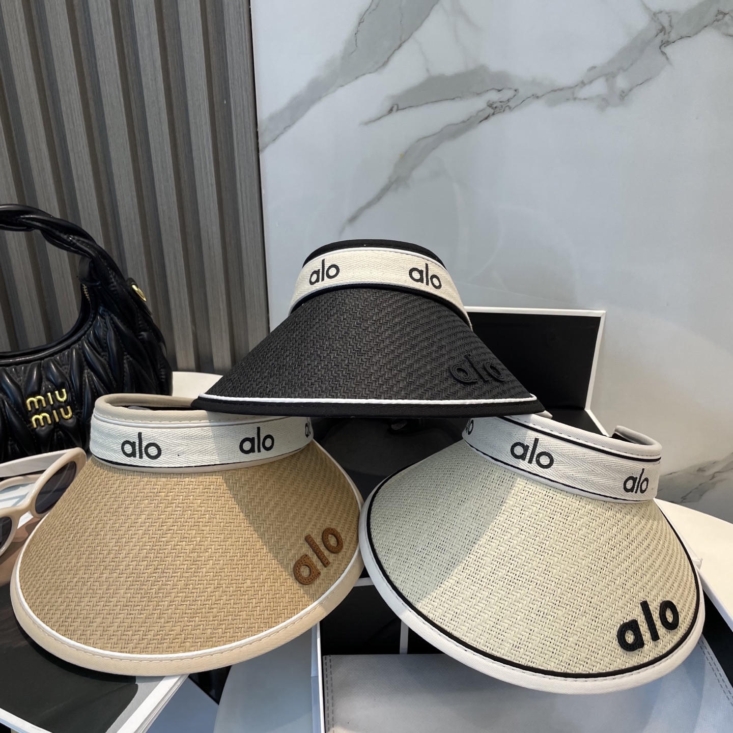  AIo新款空顶帽 遮阳帽🎩
空顶设计，帽型自带时尚✨
休闲时尚风超级百搭，巨防嗮！太爱了💕