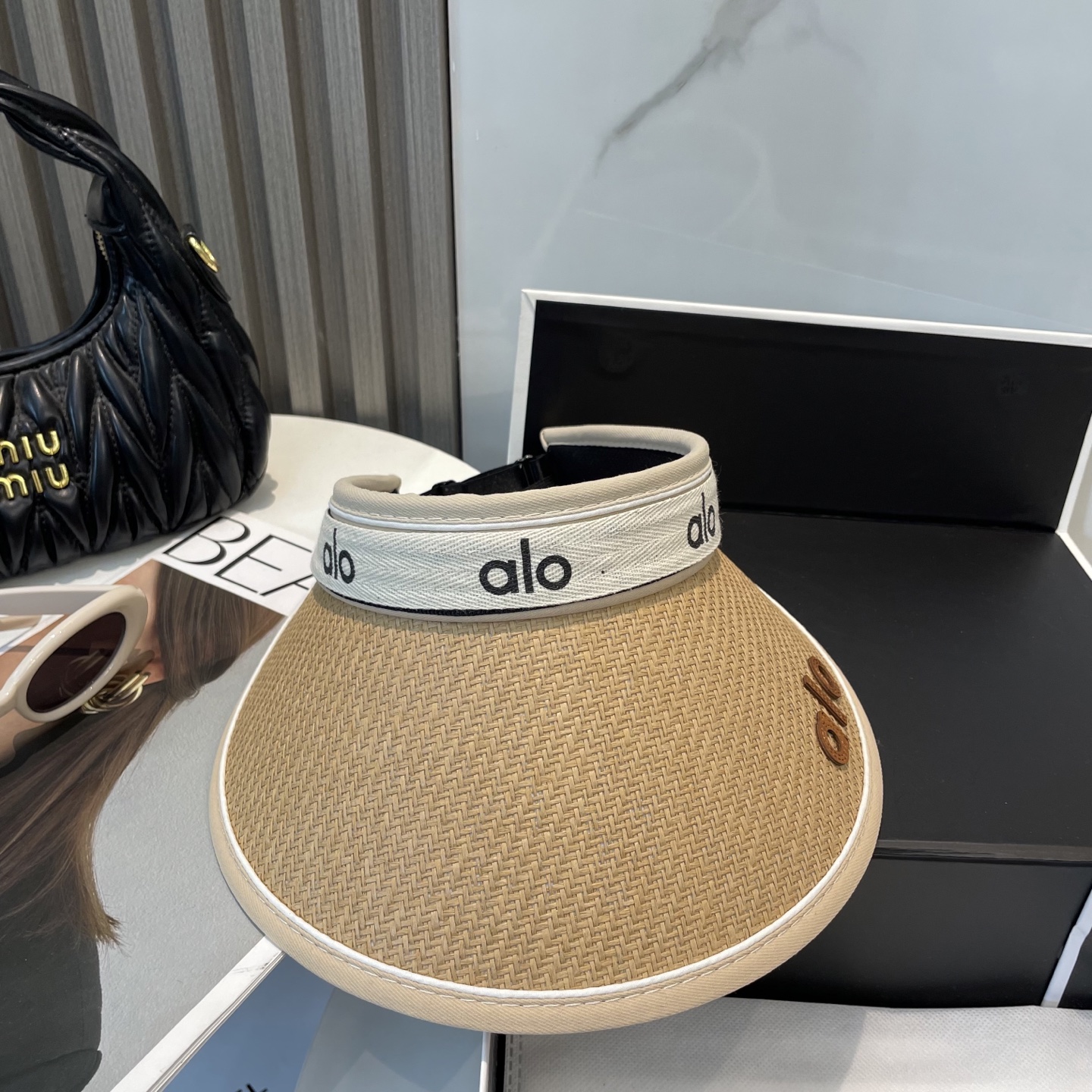  AIo新款空顶帽 遮阳帽🎩
空顶设计，帽型自带时尚✨
休闲时尚风超级百搭，巨防嗮！太爱了💕