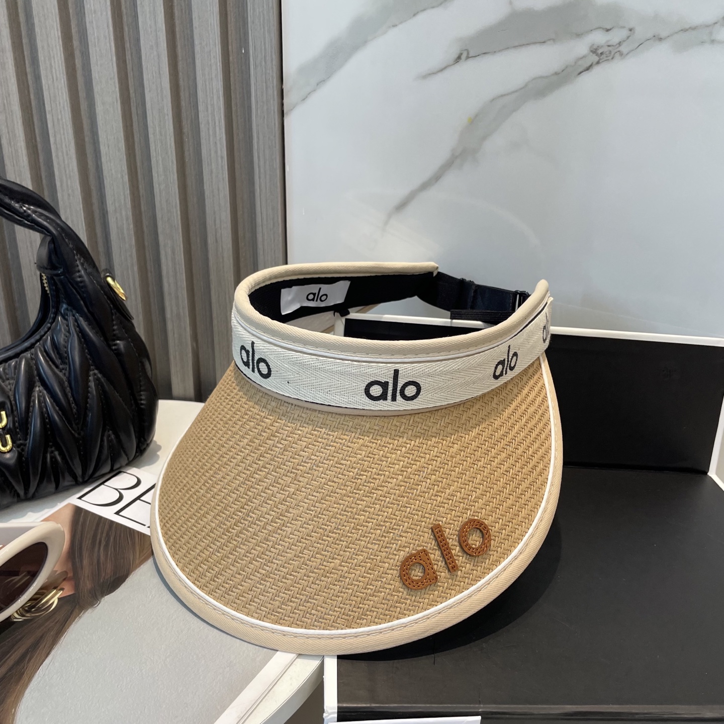  AIo新款空顶帽 遮阳帽🎩
空顶设计，帽型自带时尚✨
休闲时尚风超级百搭，巨防嗮！太爱了💕