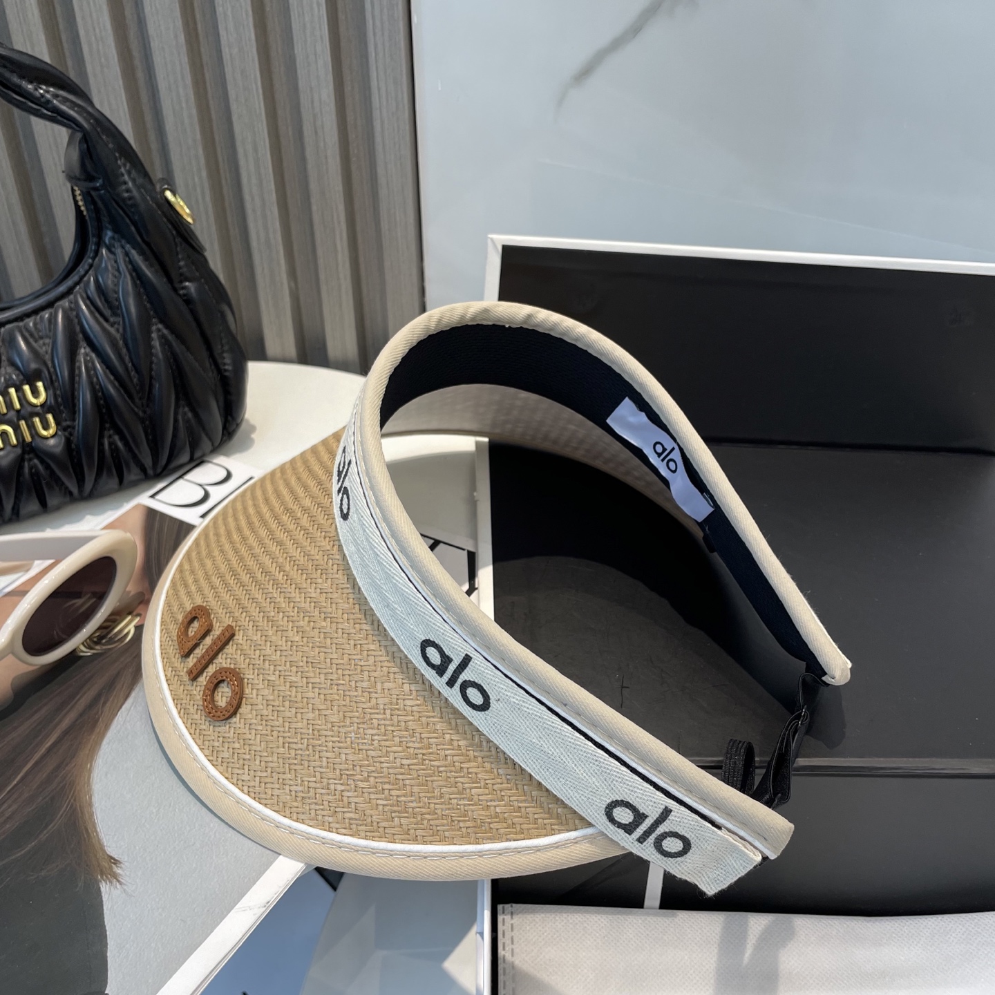  AIo新款空顶帽 遮阳帽🎩
空顶设计，帽型自带时尚✨
休闲时尚风超级百搭，巨防嗮！太爱了💕