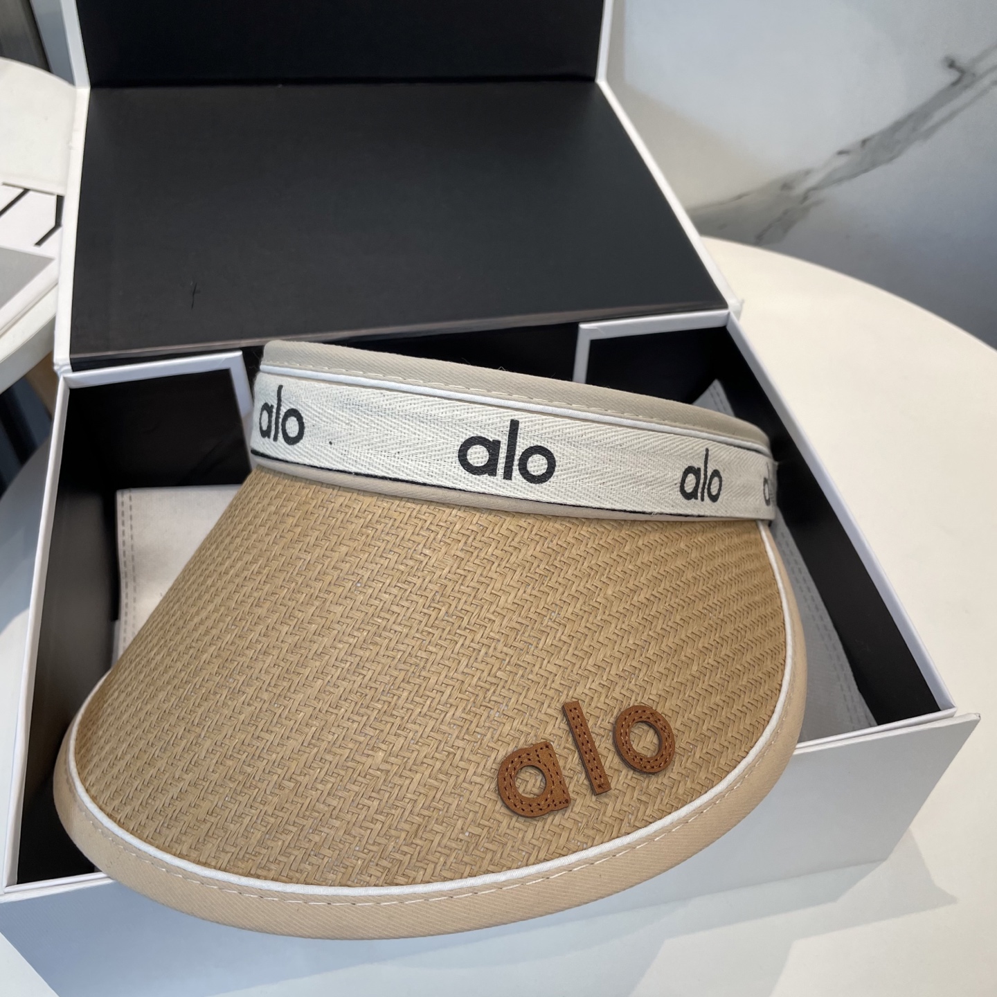  AIo新款空顶帽 遮阳帽🎩
空顶设计，帽型自带时尚✨
休闲时尚风超级百搭，巨防嗮！太爱了💕