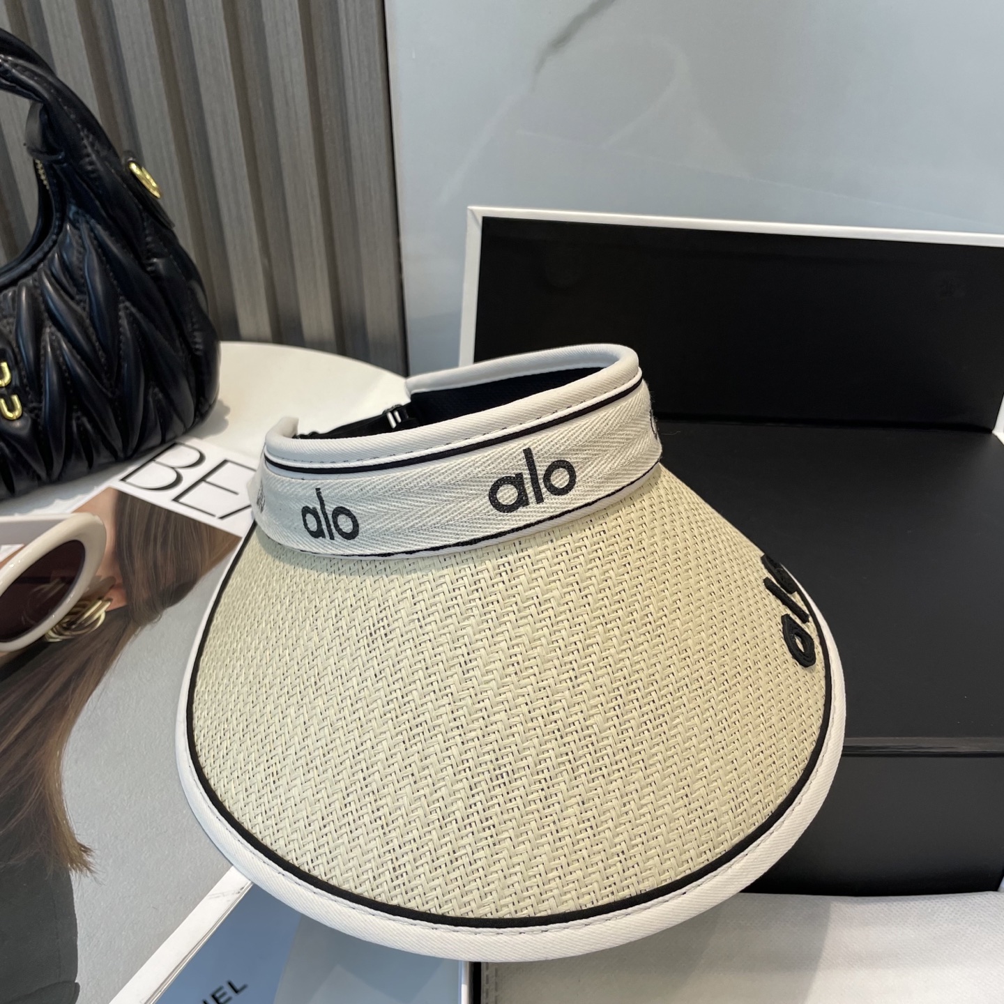  AIo新款空顶帽 遮阳帽🎩
空顶设计，帽型自带时尚✨
休闲时尚风超级百搭，巨防嗮！太爱了💕