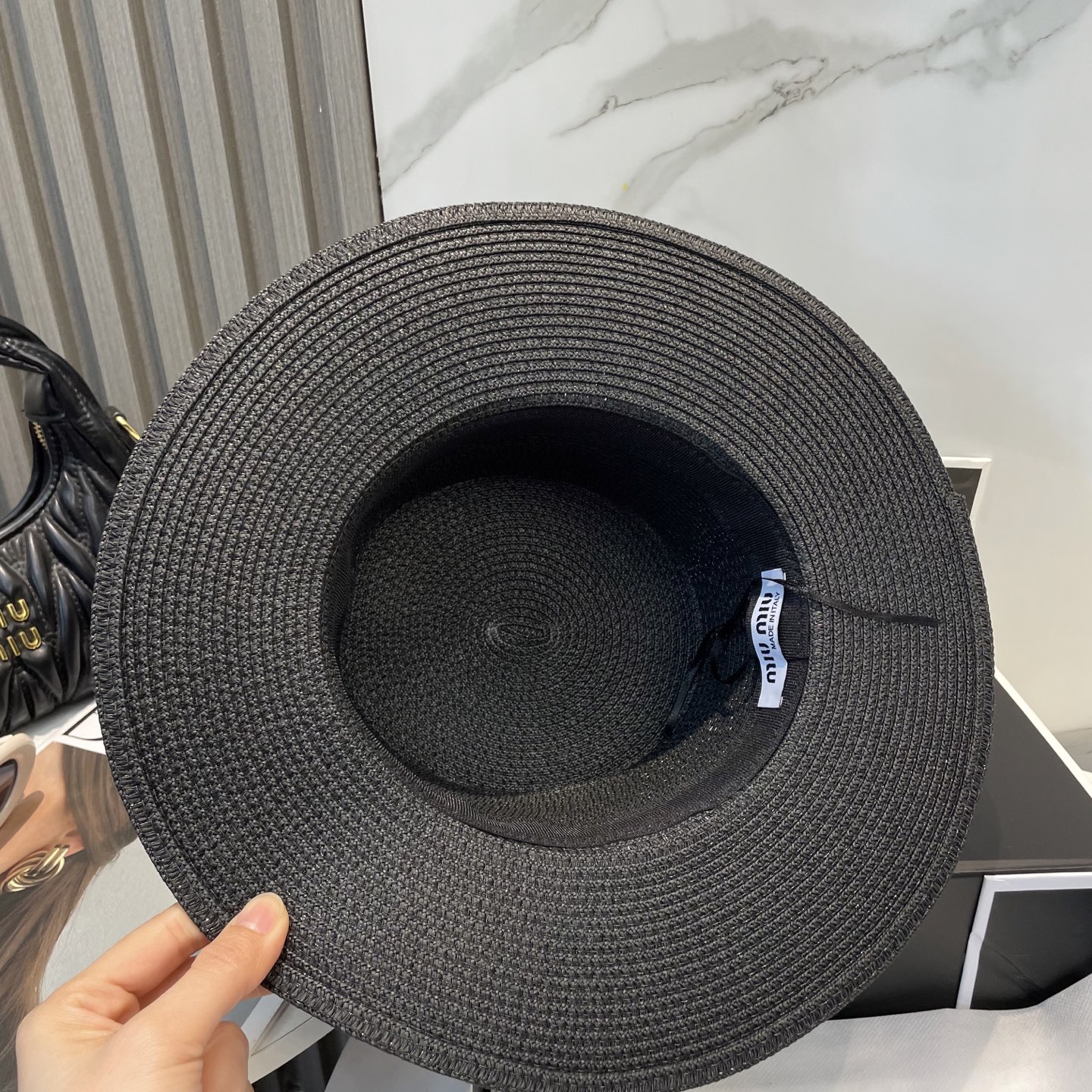 
缪缪miumiu新款平顶草帽，高级定制，名媛风，细节待上，夏季防晒防紫外线，出行必备，百搭好看