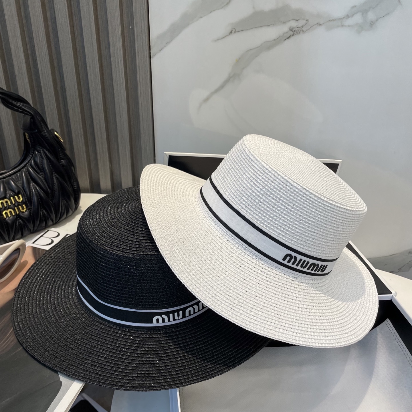 
缪缪miumiu新款平顶草帽，高级定制，名媛风，细节待上，夏季防晒防紫外线，出行必备，百搭好看