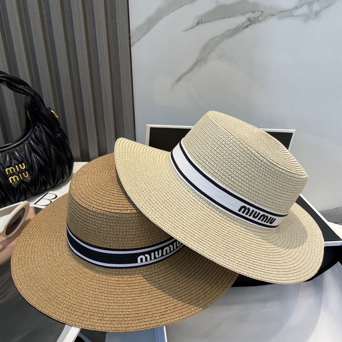 
缪缪miumiu新款平顶草帽，高级定制，名媛风，细节待上，夏季防晒防紫外线，出行必备，百搭好看