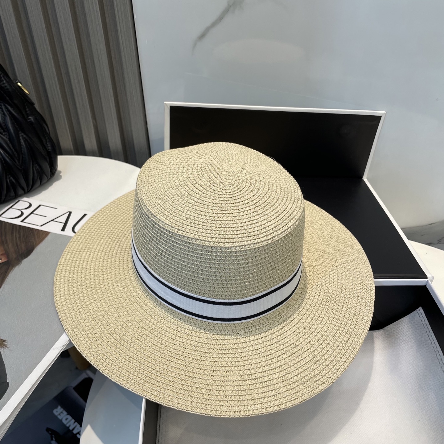 缪缪miumiu新款平顶草帽,高级定制,名媛风,细节待上,夏季防晒防紫外线,出行必备,百搭好看