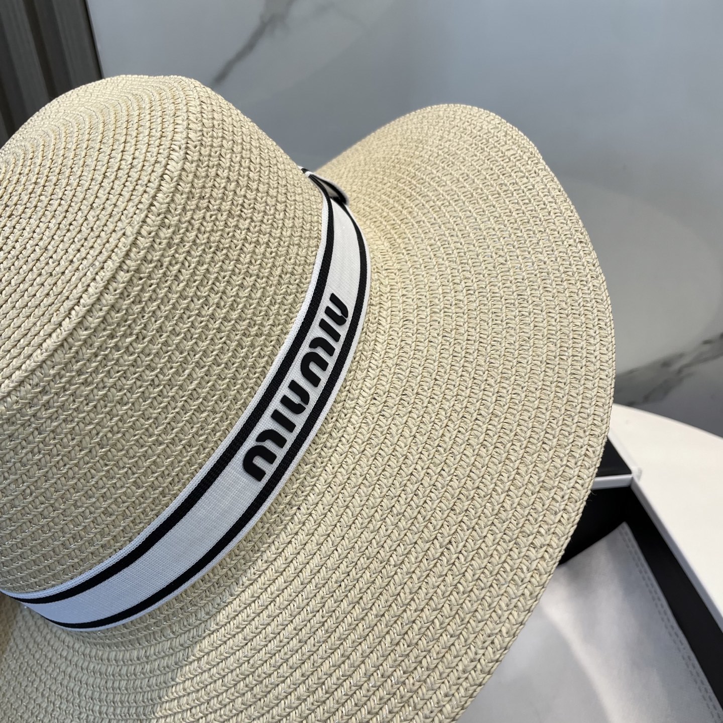 缪缪miumiu新款平顶草帽,高级定制,名媛风,细节待上,夏季防晒防紫外线,出行必备,百搭好看
