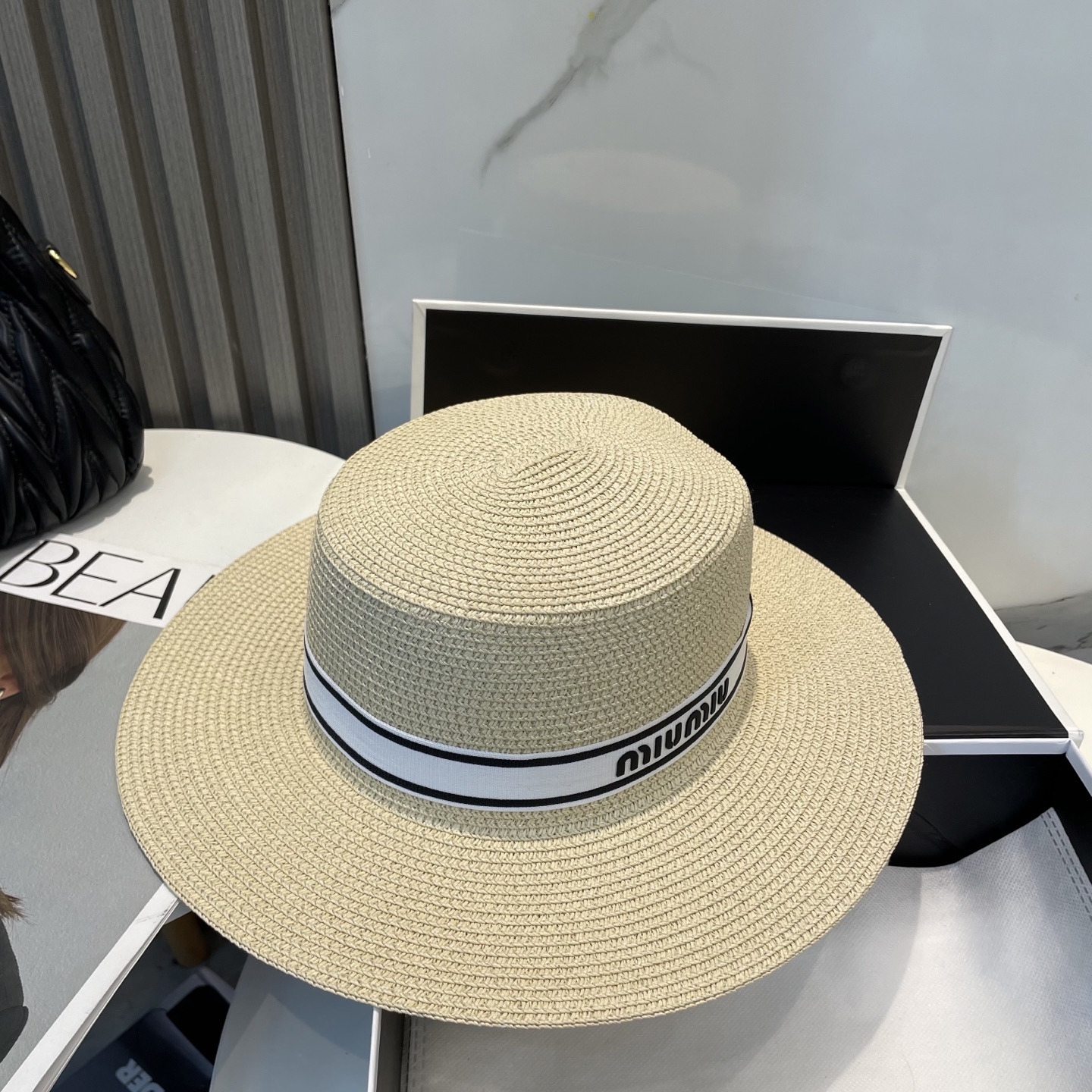 缪缪miumiu新款平顶草帽,高级定制,名媛风,细节待上,夏季防晒防紫外线,出行必备,百搭好看