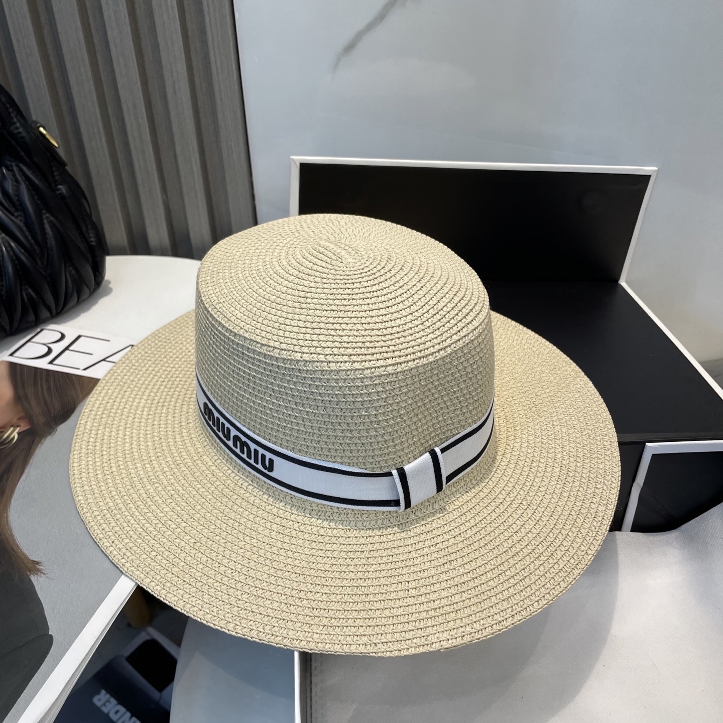 缪缪miumiu新款平顶草帽,高级定制,名媛风,细节待上,夏季防晒防紫外线,出行必备,百搭好看