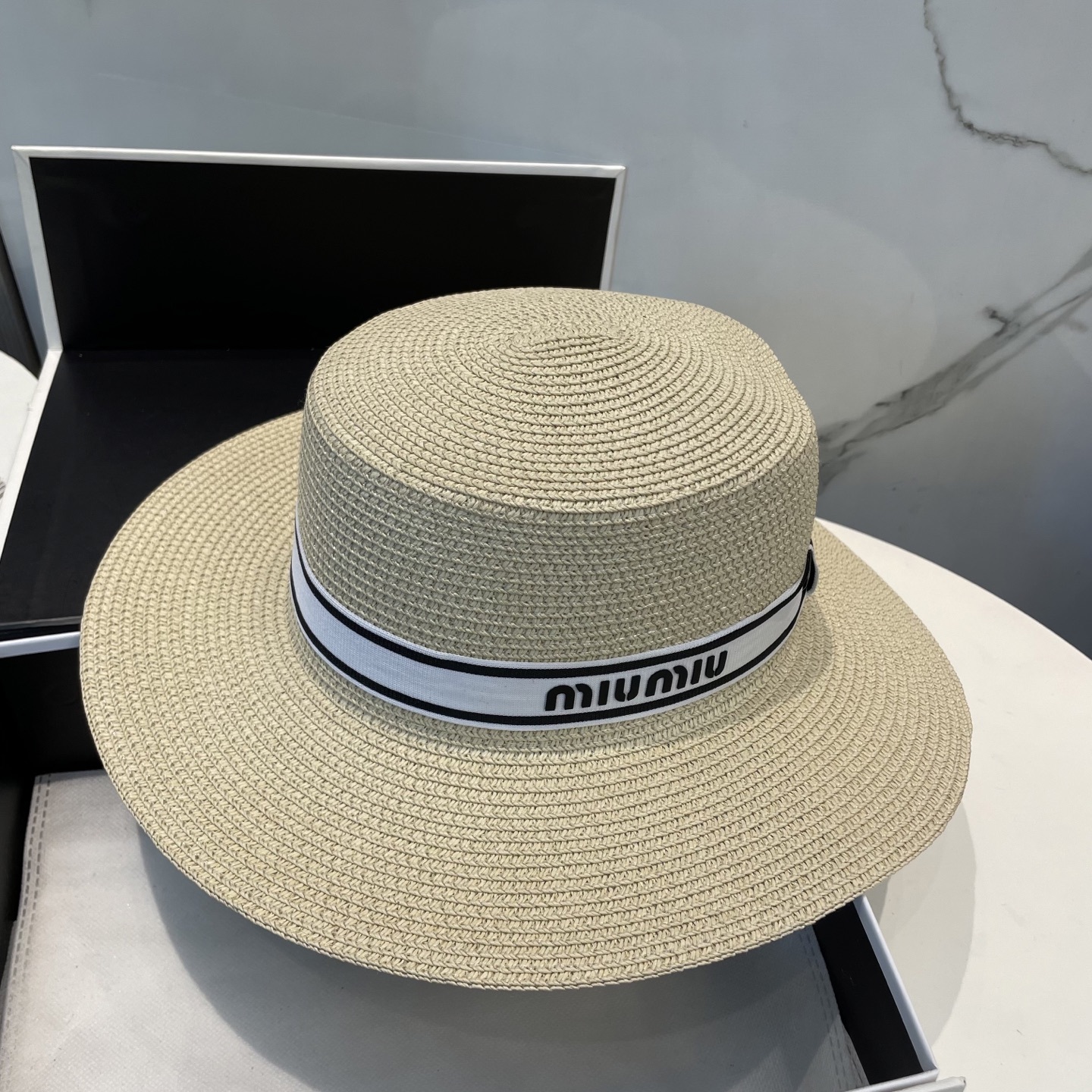 缪缪miumiu新款平顶草帽,高级定制,名媛风,细节待上,夏季防晒防紫外线,出行必备,百搭好看