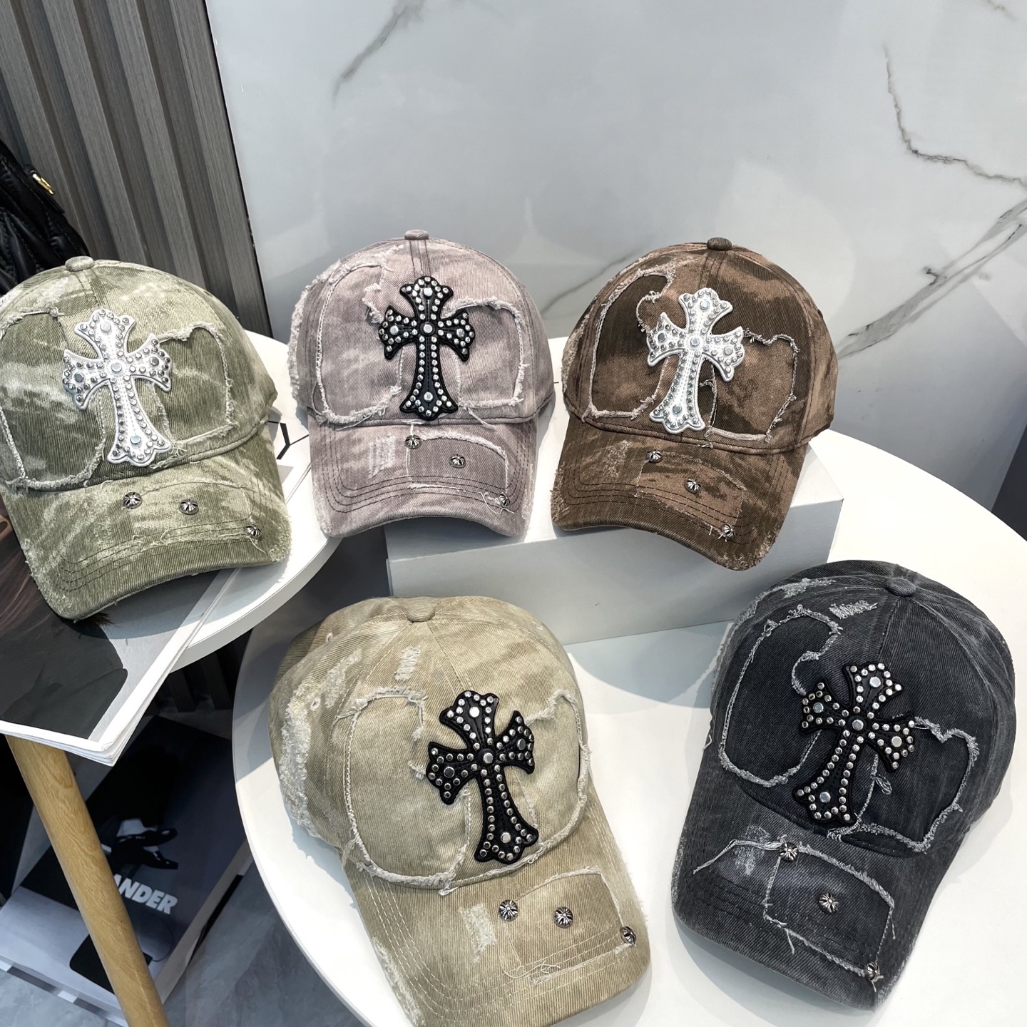  克罗心 🆕🆕25新款棒球帽，个性时尚经典十字架标志，休闲带点酷酷的感觉，中性款
男女同款！超好搭！
头