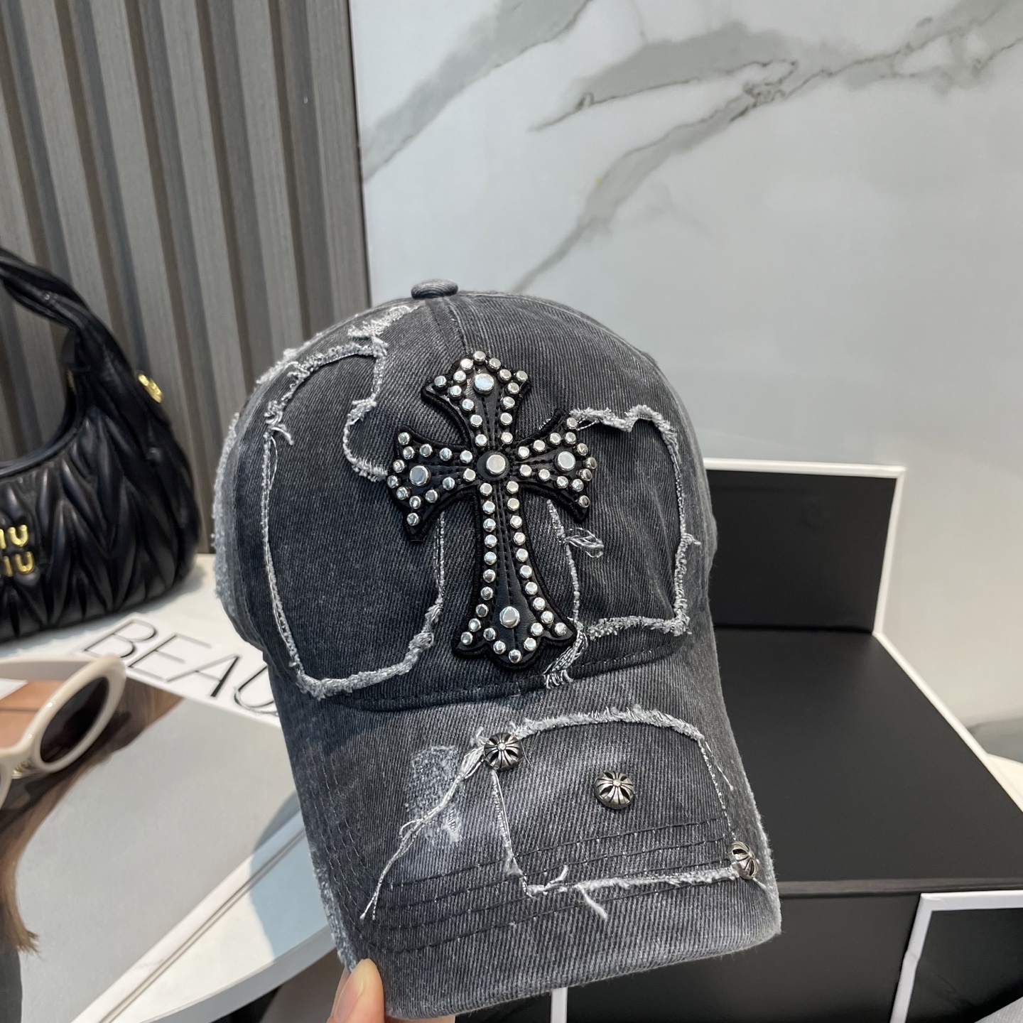  克罗心 🆕🆕25新款棒球帽，个性时尚经典十字架标志，休闲带点酷酷的感觉，中性款
男女同款！超好搭！
头