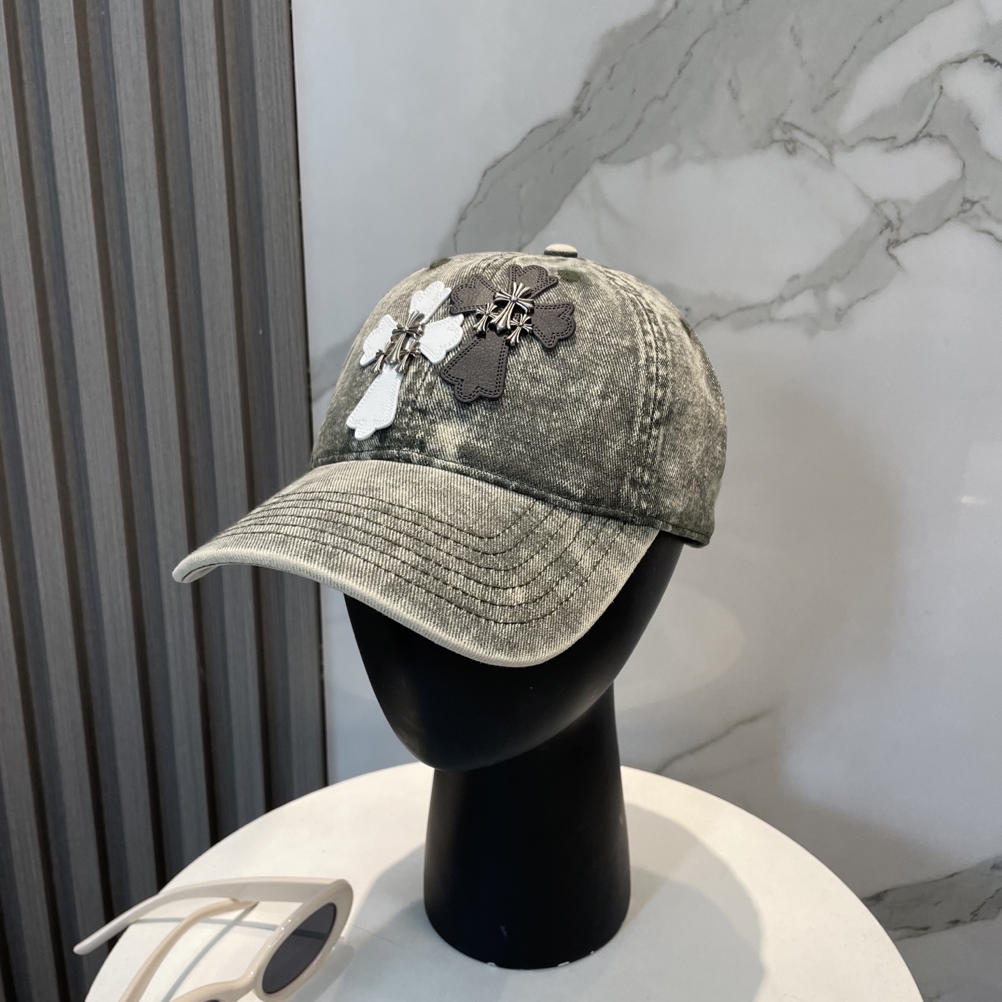   克罗心 🆕🆕25新款棒球帽，个性时尚经典十字架标志，休闲带点酷酷的感觉，中性款
男女同款！超好搭！
