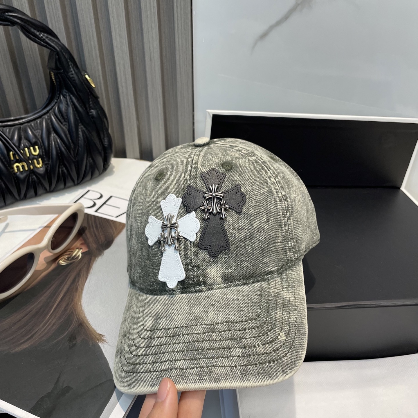   克罗心 🆕🆕25新款棒球帽，个性时尚经典十字架标志，休闲带点酷酷的感觉，中性款
男女同款！超好搭！
