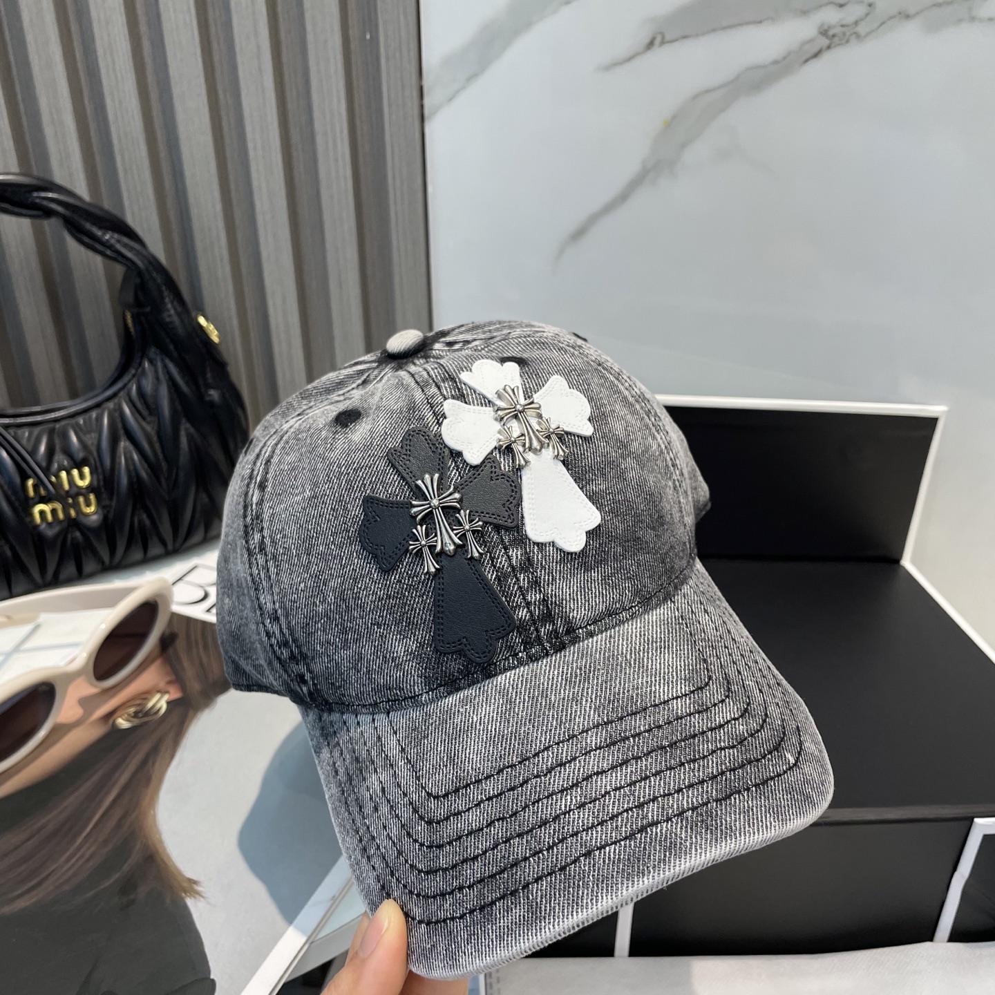   克罗心 🆕🆕25新款棒球帽，个性时尚经典十字架标志，休闲带点酷酷的感觉，中性款
男女同款！超好搭！
