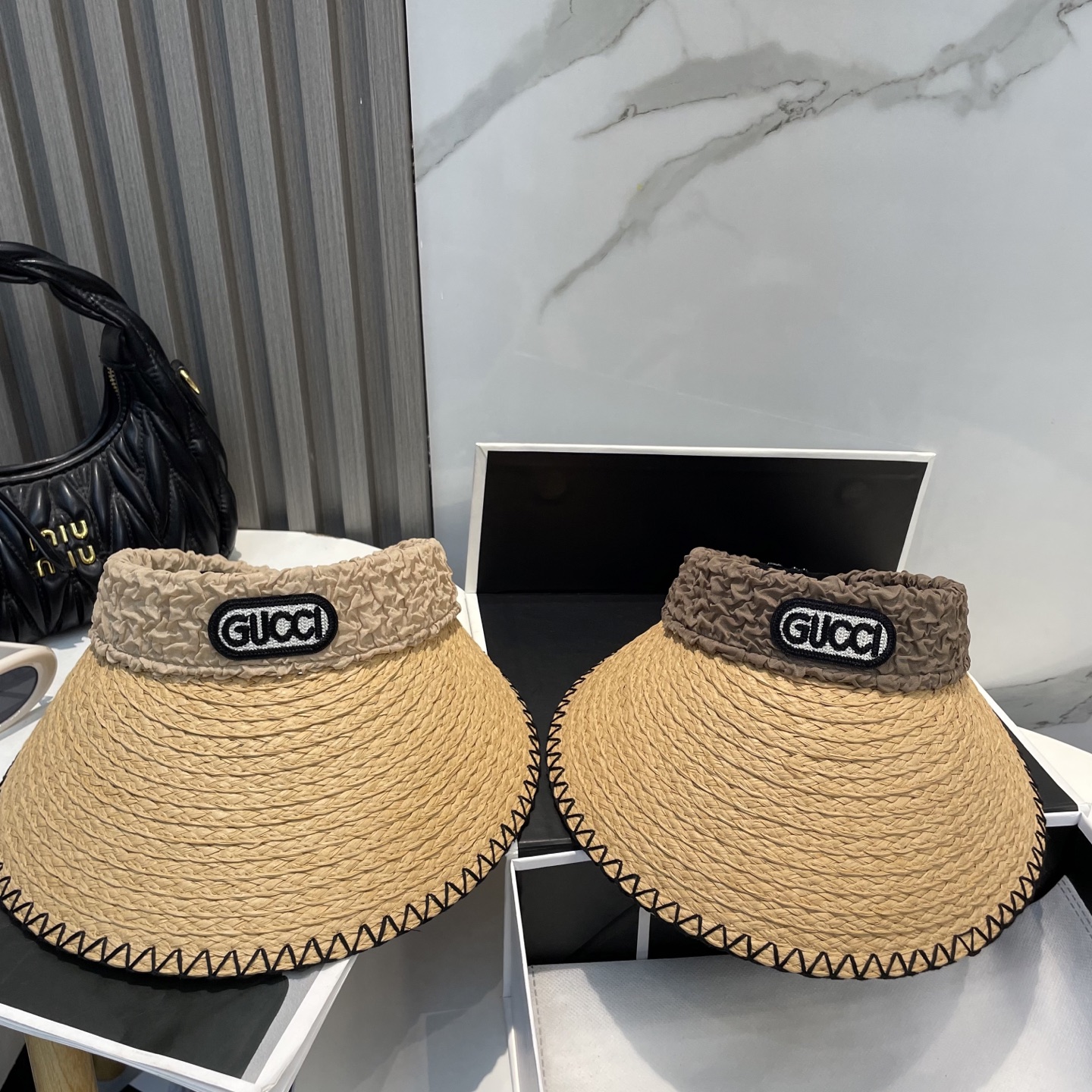  古奇Gucci新款空顶帽
甜美风
💙帽子整体因为是空顶的所以夏天不会有闷头的感觉并且不挑发型 脸型！防