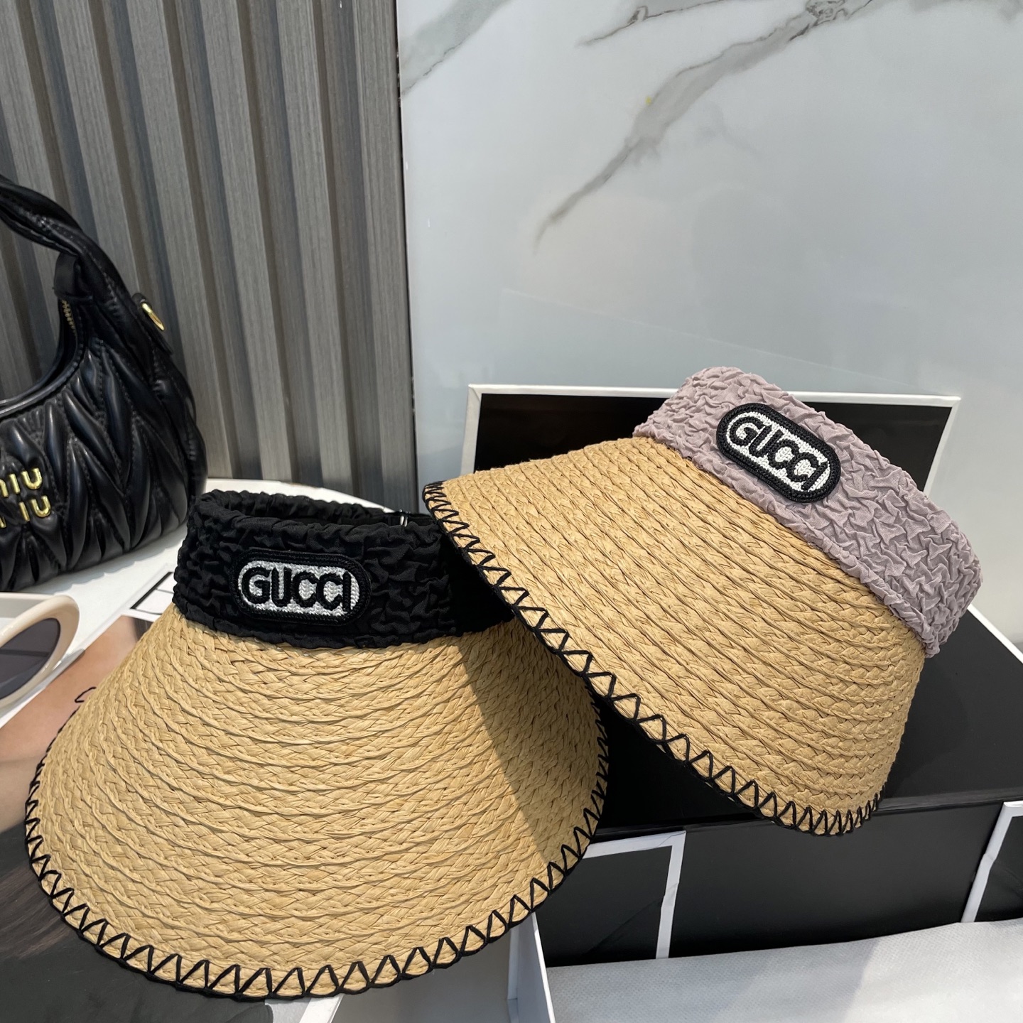  香奈儿新款空顶帽
甜美风
💙帽子整体因为是空顶的所以夏天不会有闷头的感觉并且不挑发型 脸型！防晒效果不