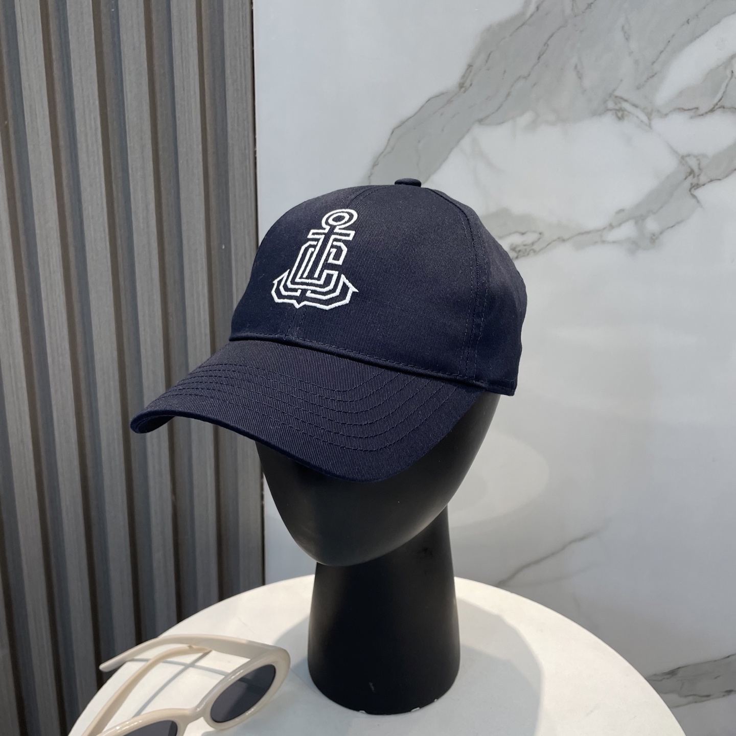 
爆款CELINE（赛琳）简约刺绣字母明星同款最新棒球帽，时尚潮流，高端做工！每一个帽子都是用心之作！非
