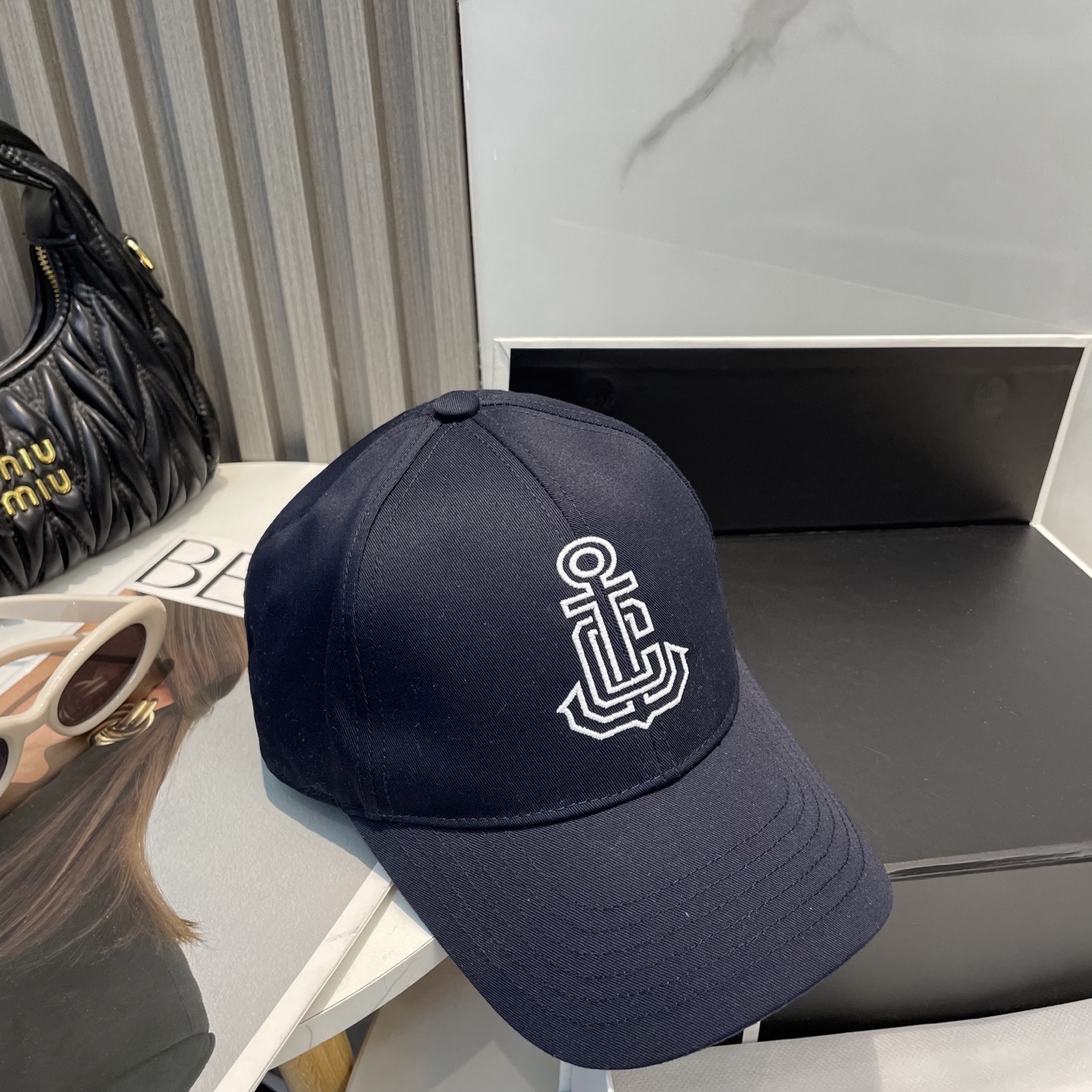 
爆款CELINE（赛琳）简约刺绣字母明星同款最新棒球帽，时尚潮流，高端做工！每一个帽子都是用心之作！非